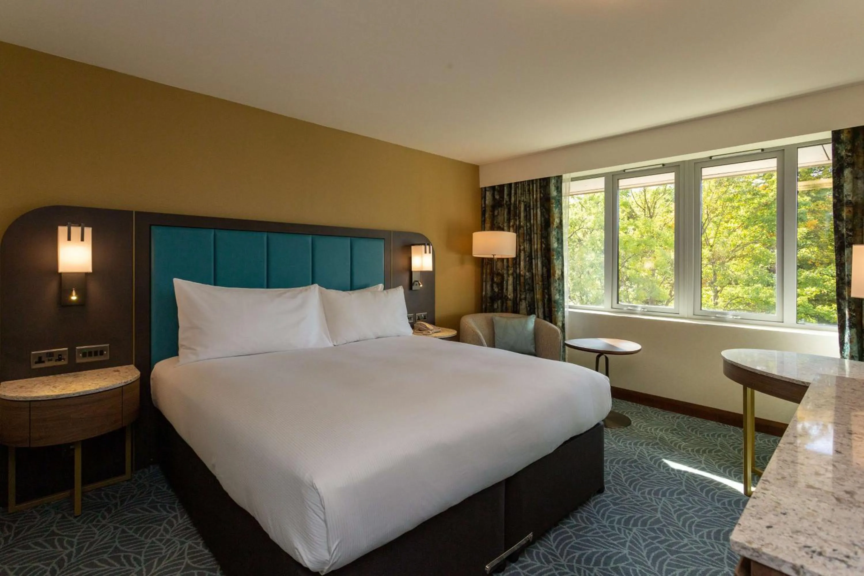 Bedroom, Bed in DoubleTree by Hilton Hotel Nottingham - Gateway