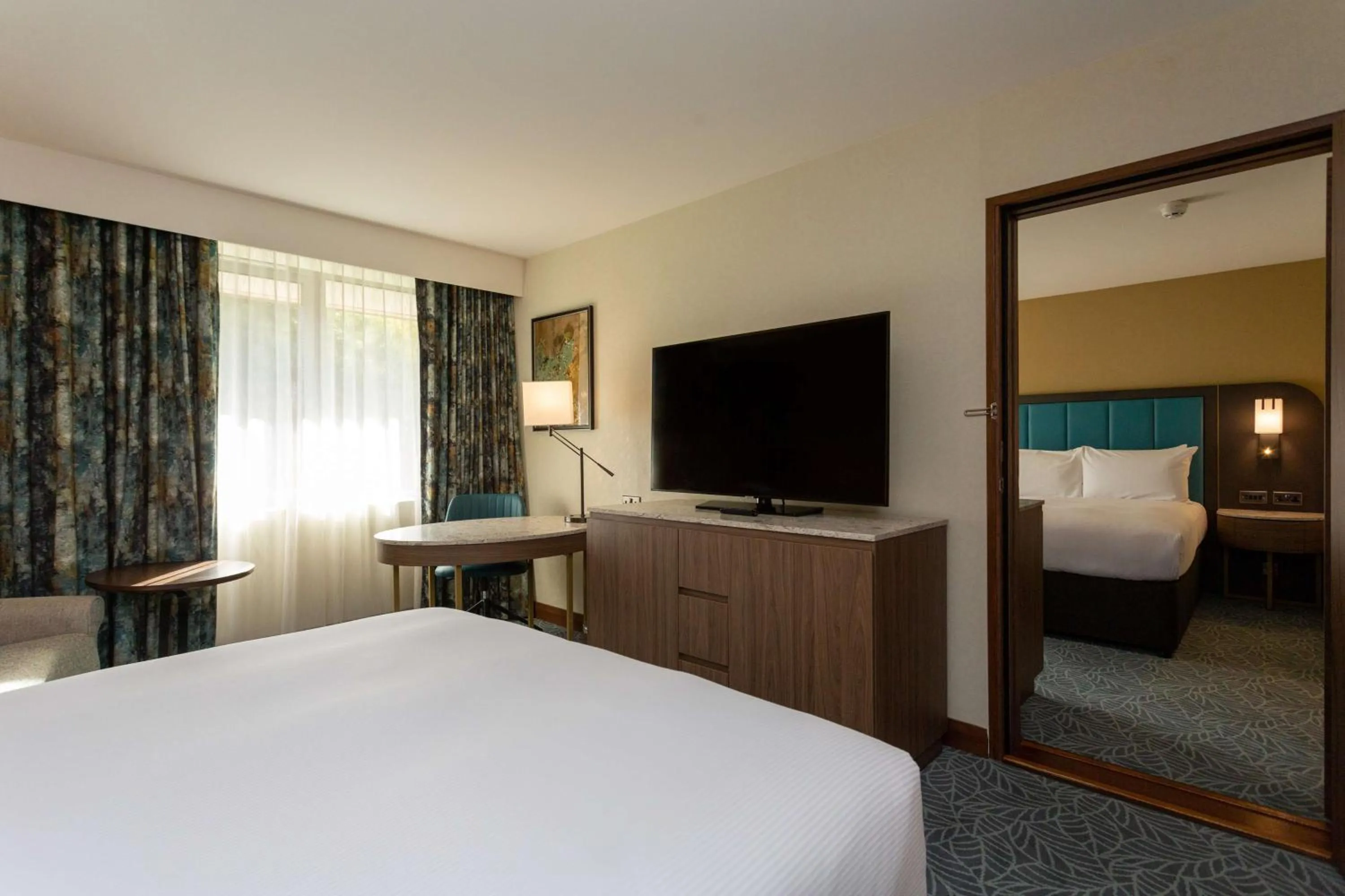 Bedroom, Bed in DoubleTree by Hilton Hotel Nottingham - Gateway