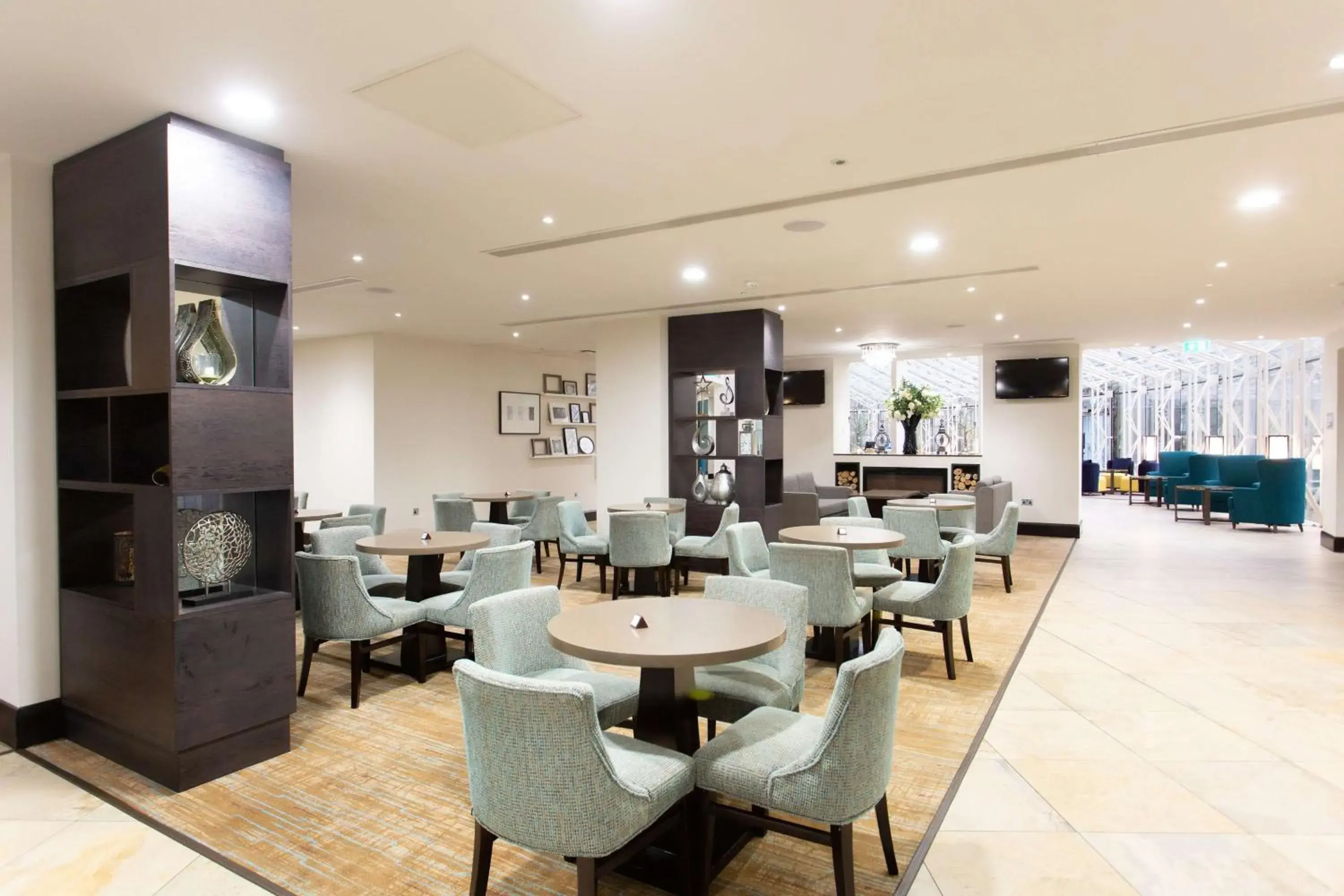 Lobby or reception in DoubleTree by Hilton Hotel Nottingham - Gateway Lobby or reception in DoubleTree by Hilton Hotel Nottingham - Gateway