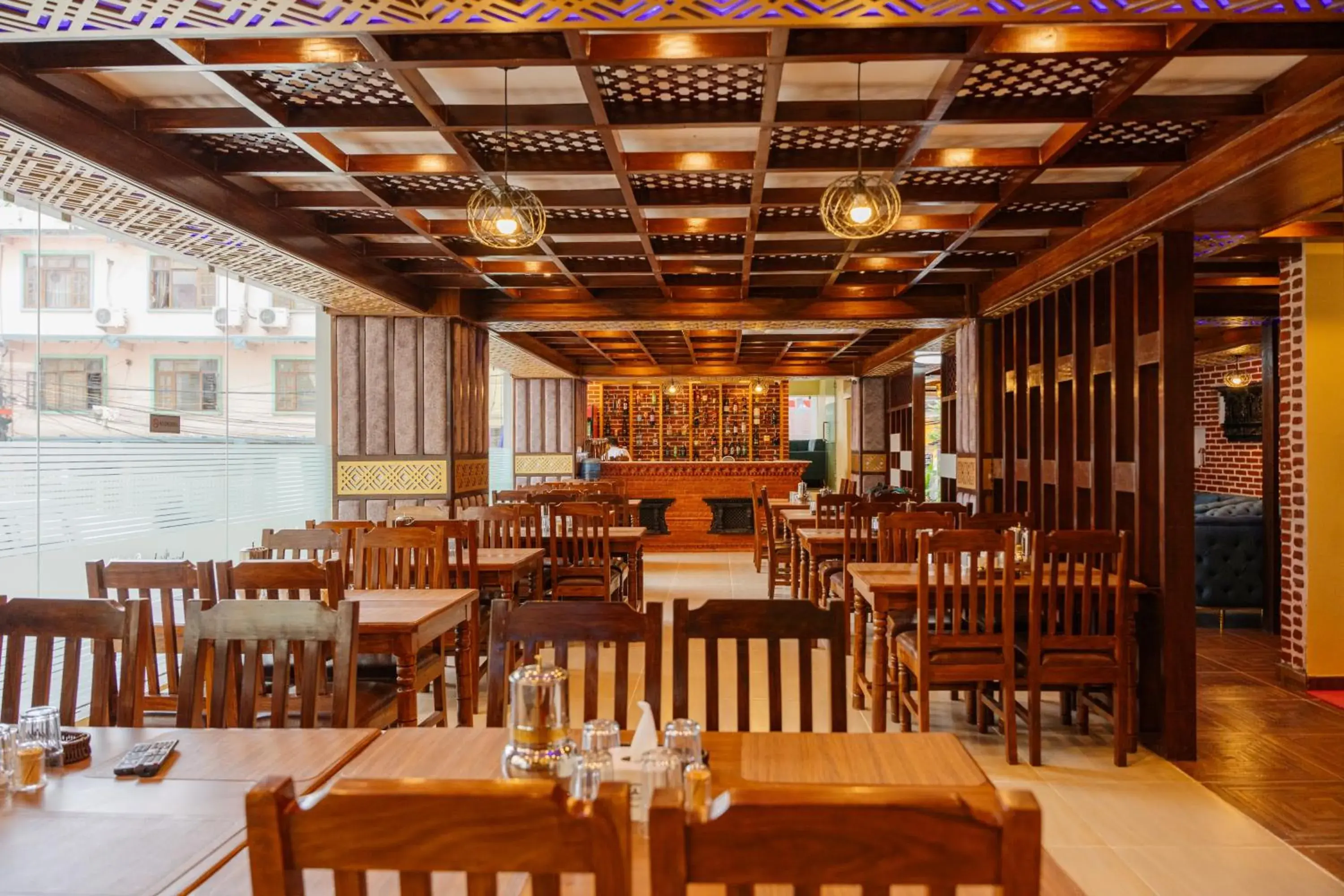 Restaurant/places to eat in Hotel Royal Airport Restaurant/places to eat in Hotel Royal Airport