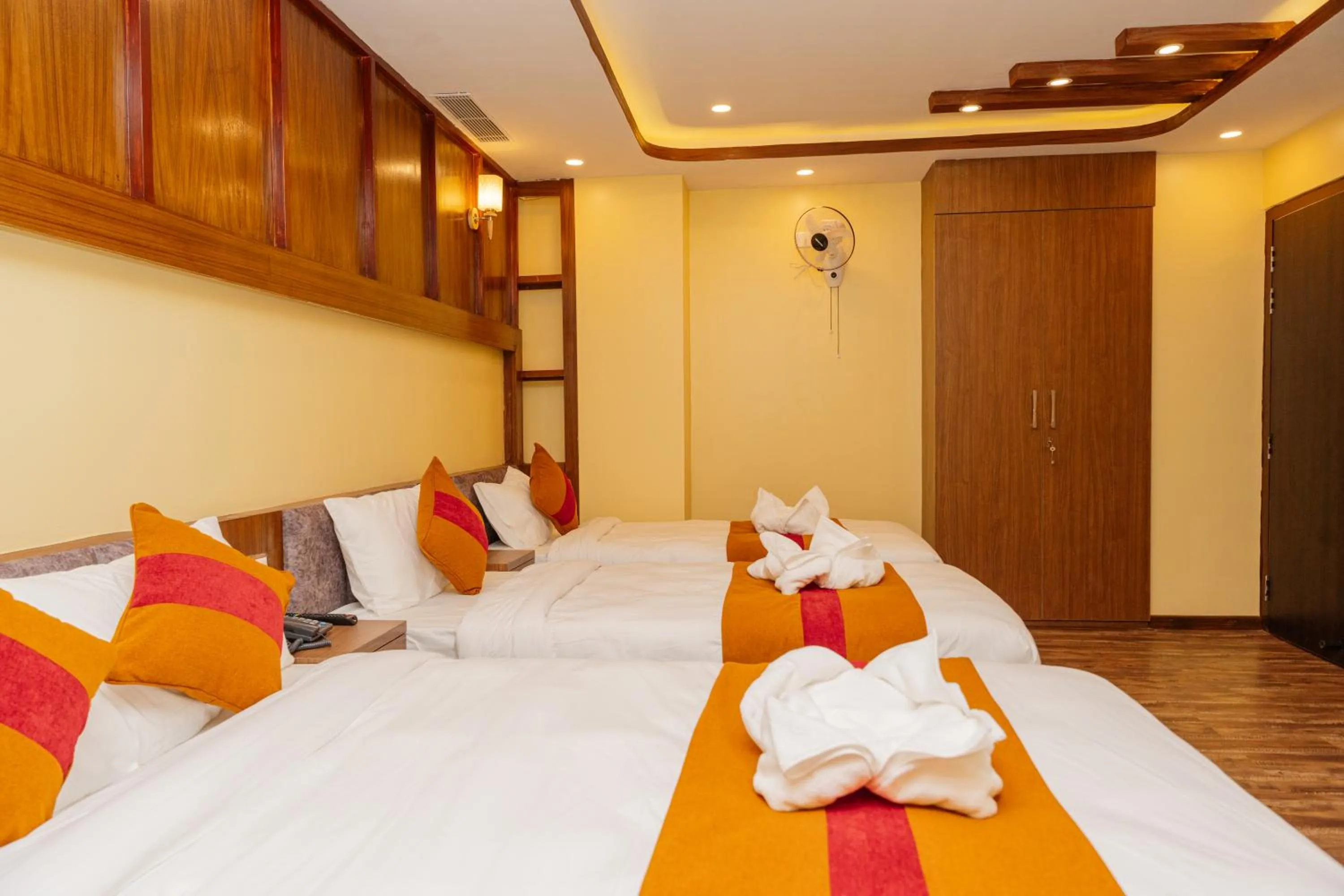 Bed in Hotel Royal Airport