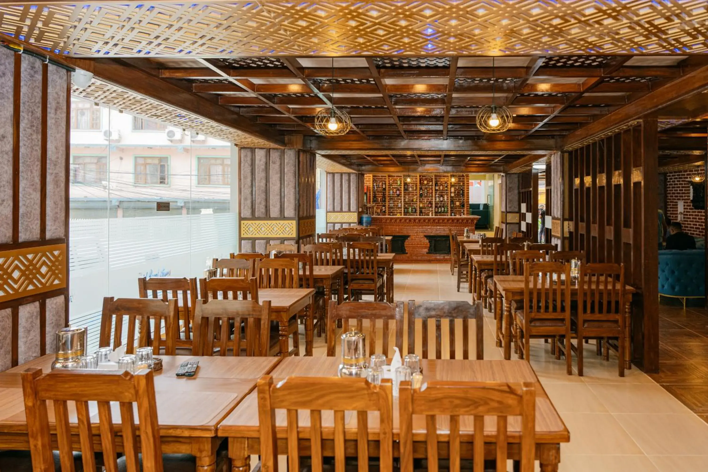 Restaurant/places to eat in Hotel Royal Airport Restaurant/places to eat in Hotel Royal Airport