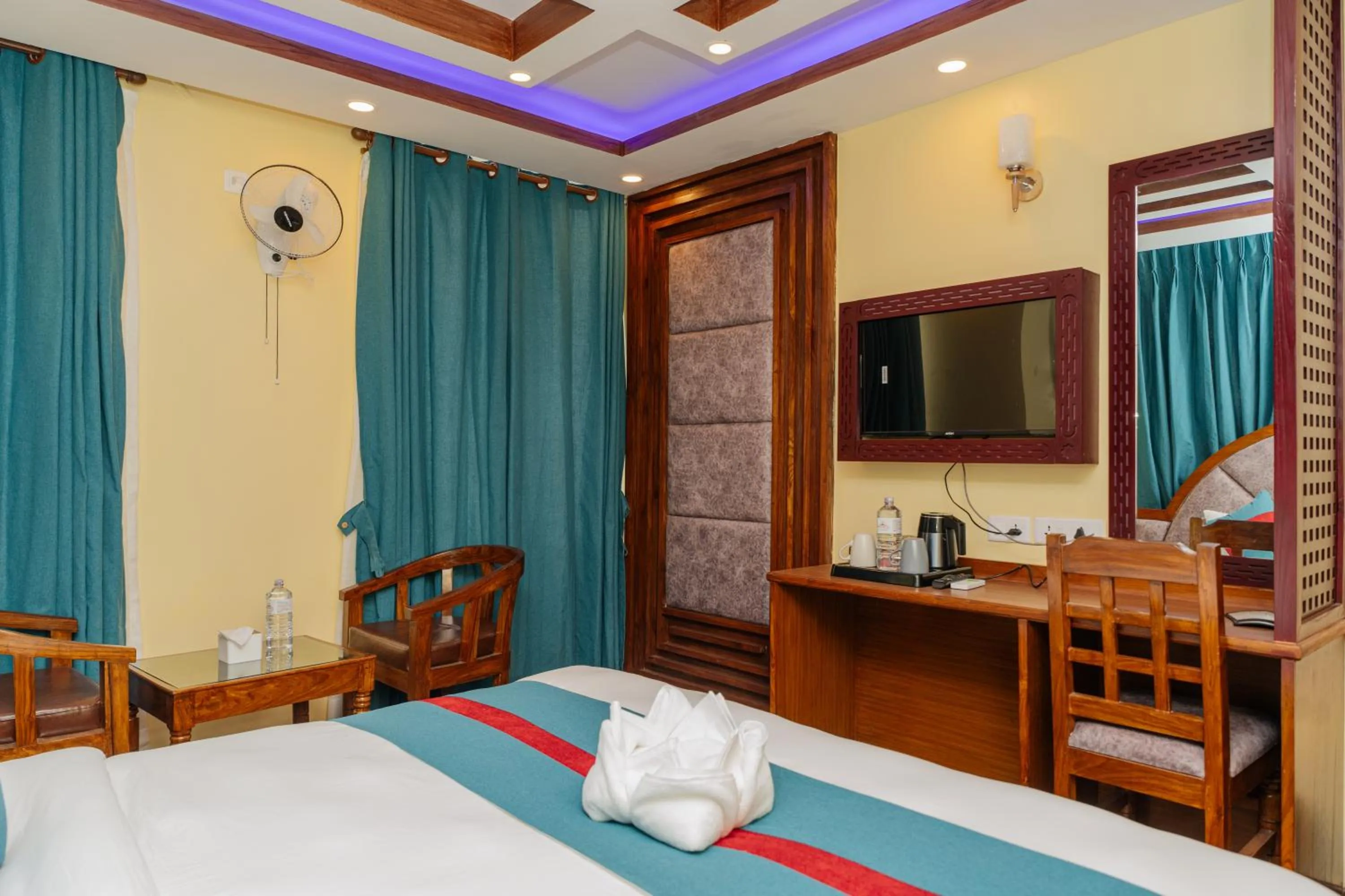 TV and multimedia, Bed in Hotel Royal Airport