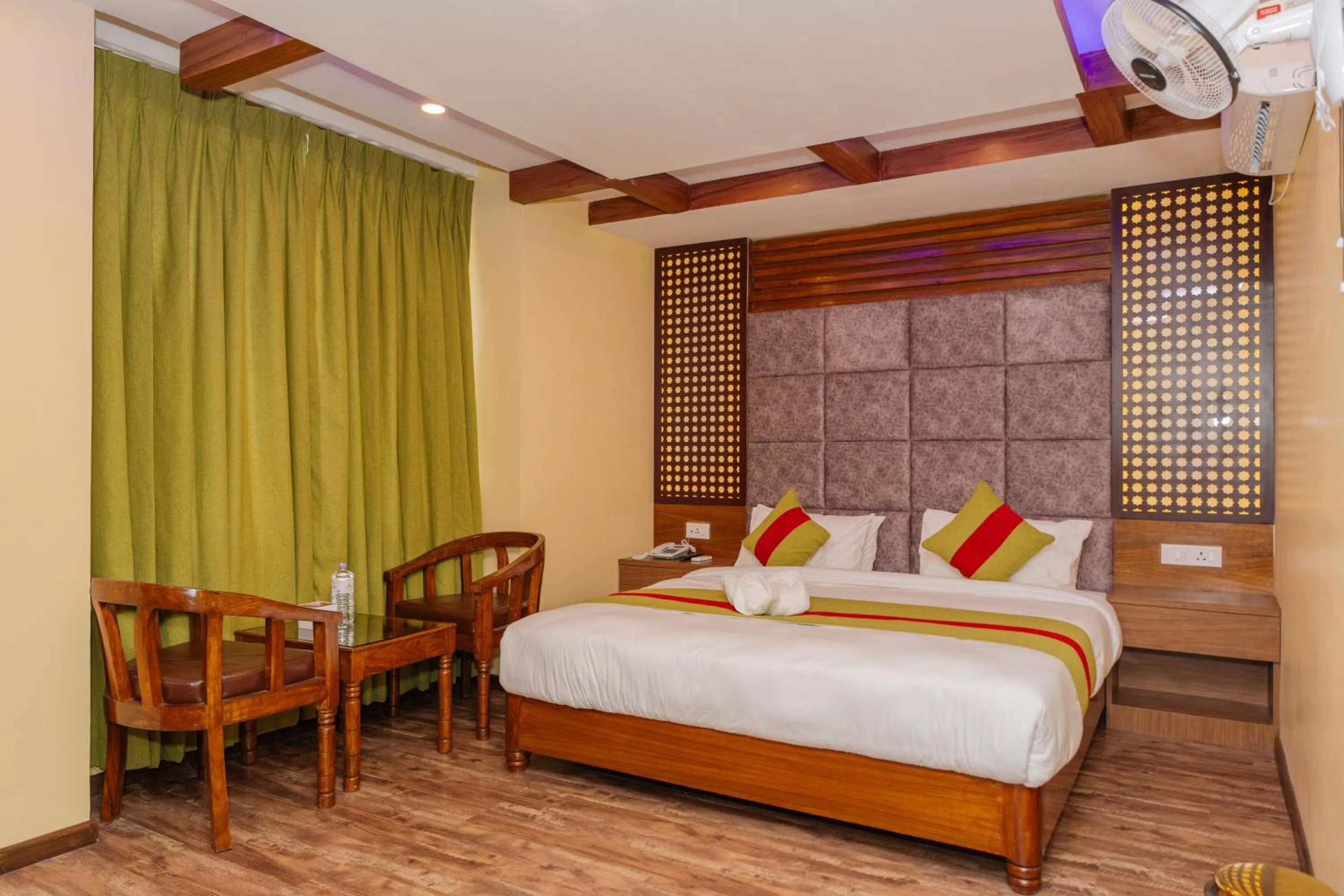 Bedroom, Bed in Hotel Royal Airport