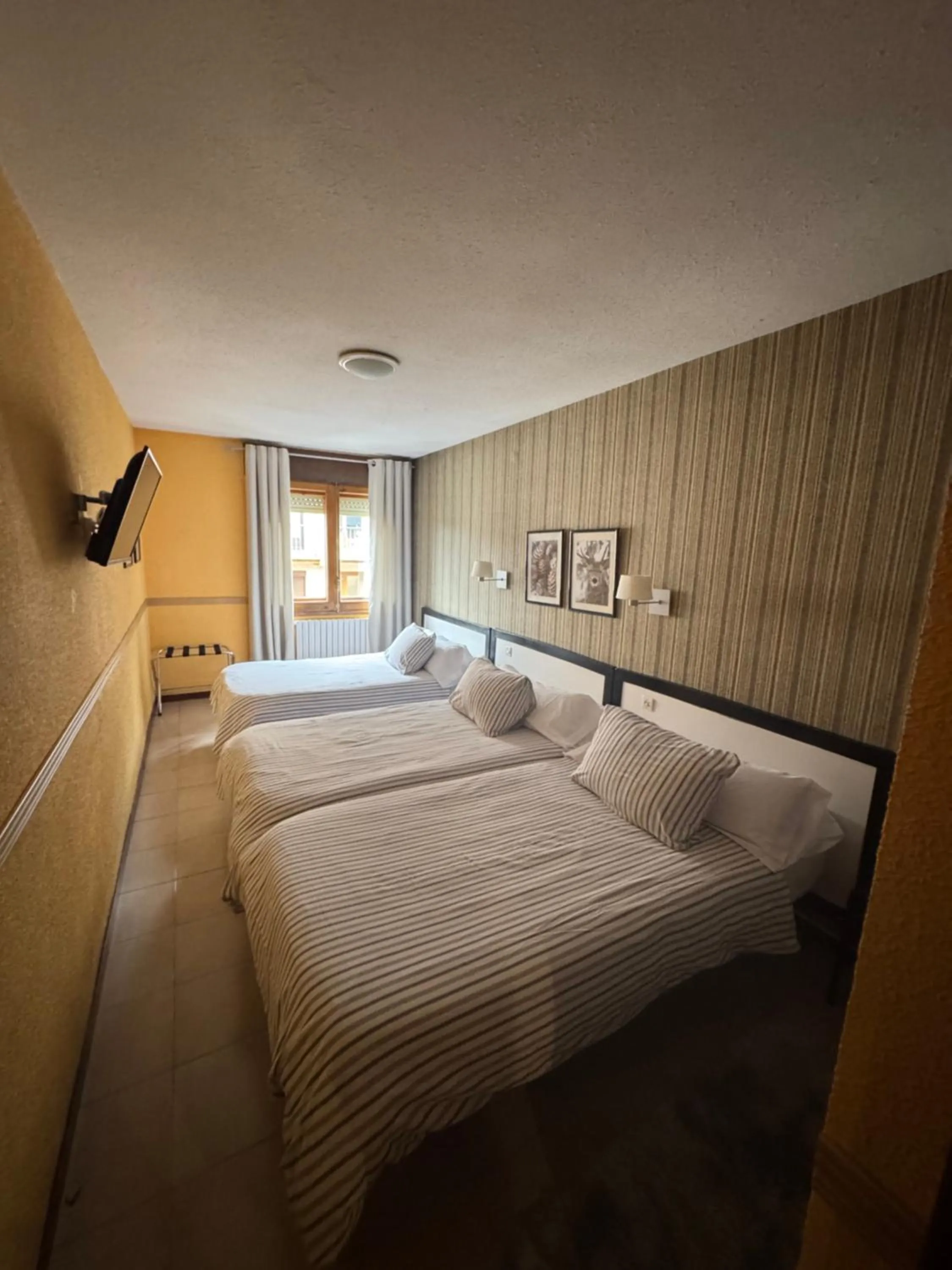 Photo of the whole room, Bed in Hotel Copacabana