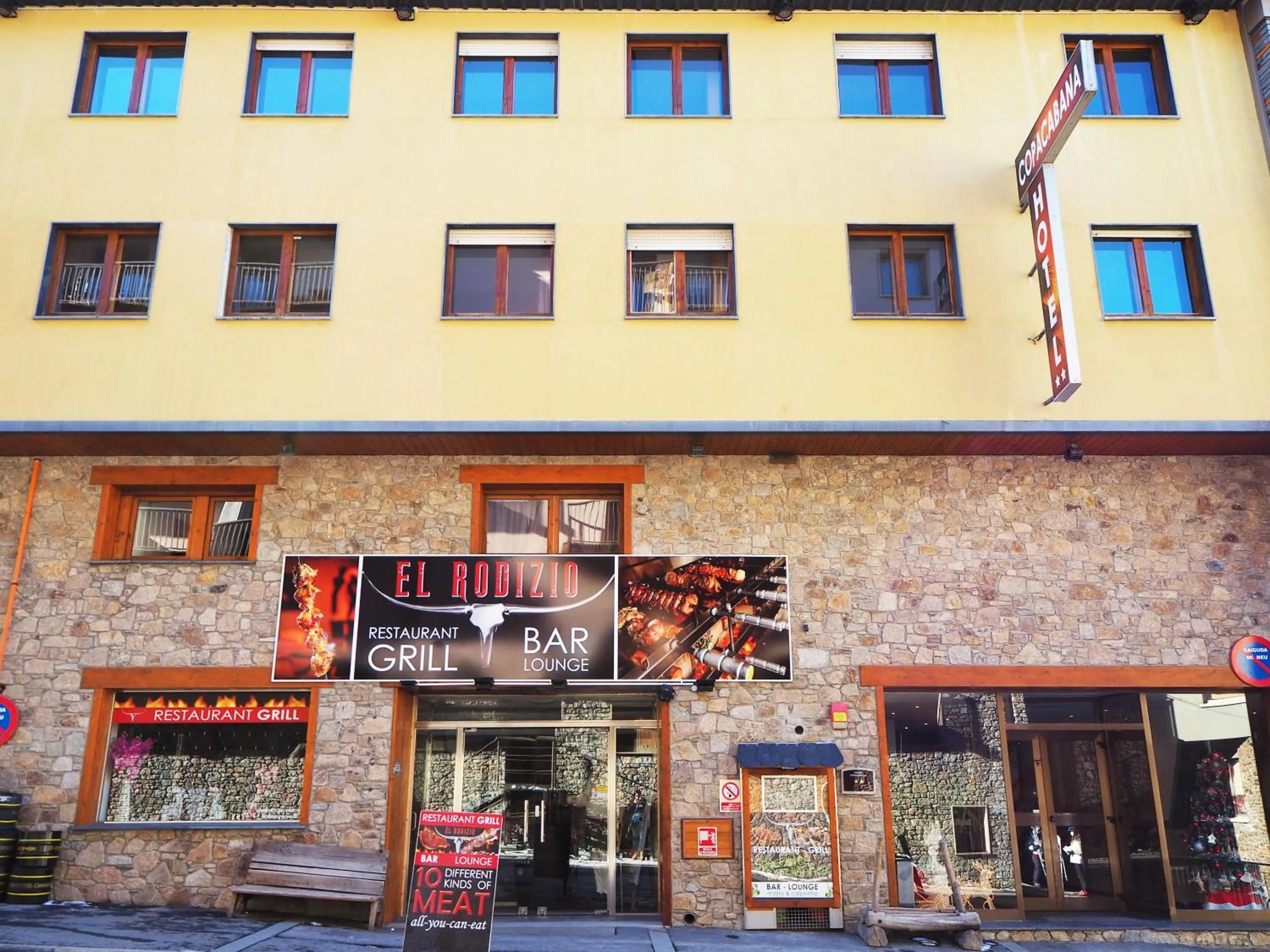 Facade/entrance in Hotel Copacabana