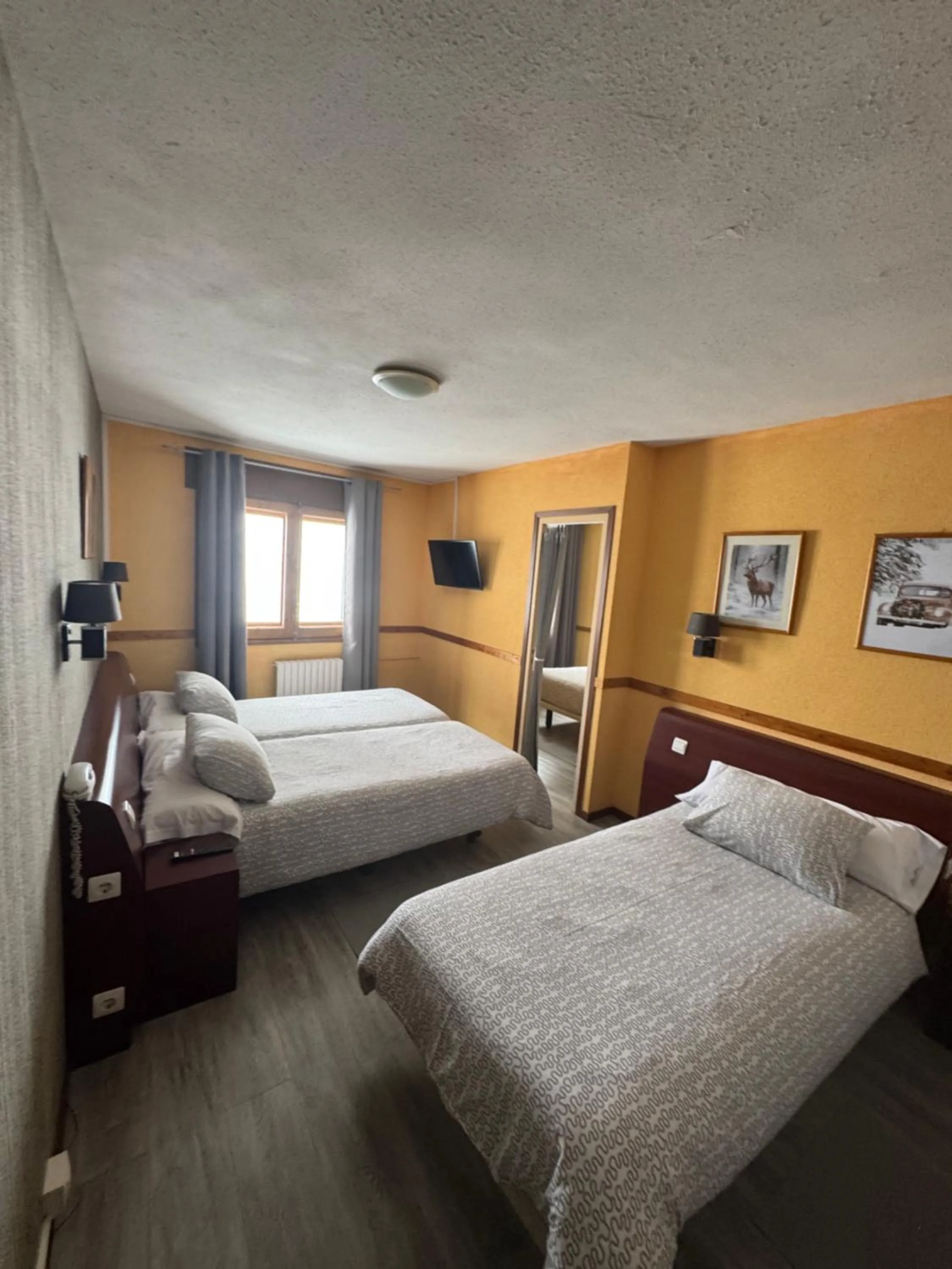 Photo of the whole room, Bed in Hotel Copacabana