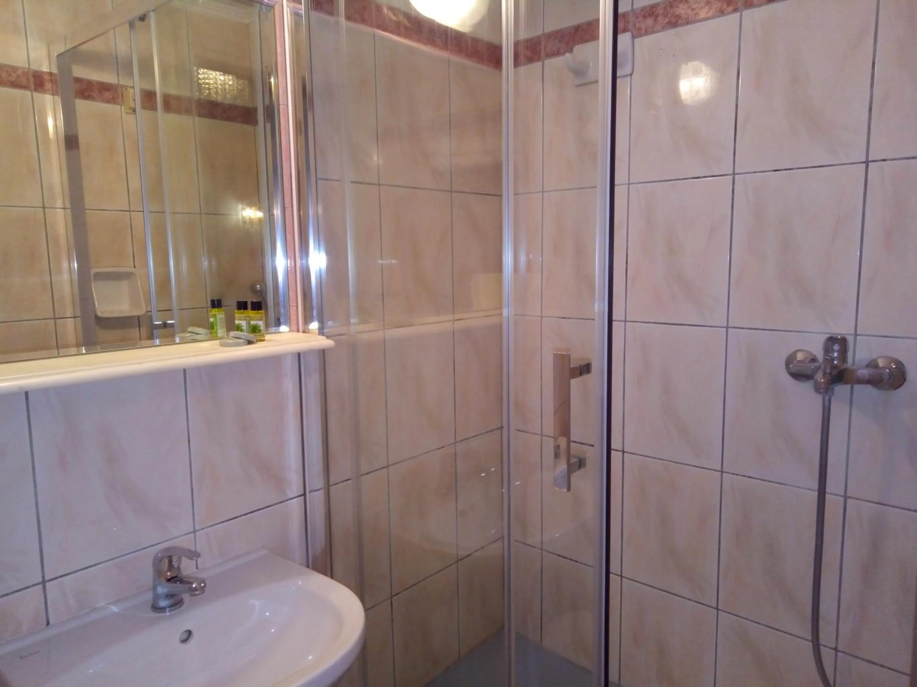 Shower in Zappion Hotel