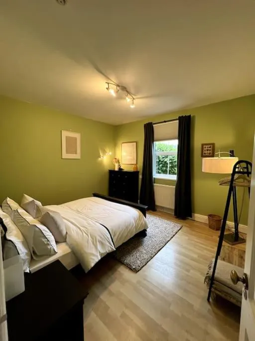 Bedroom, Bed in Kenton Mill Farm