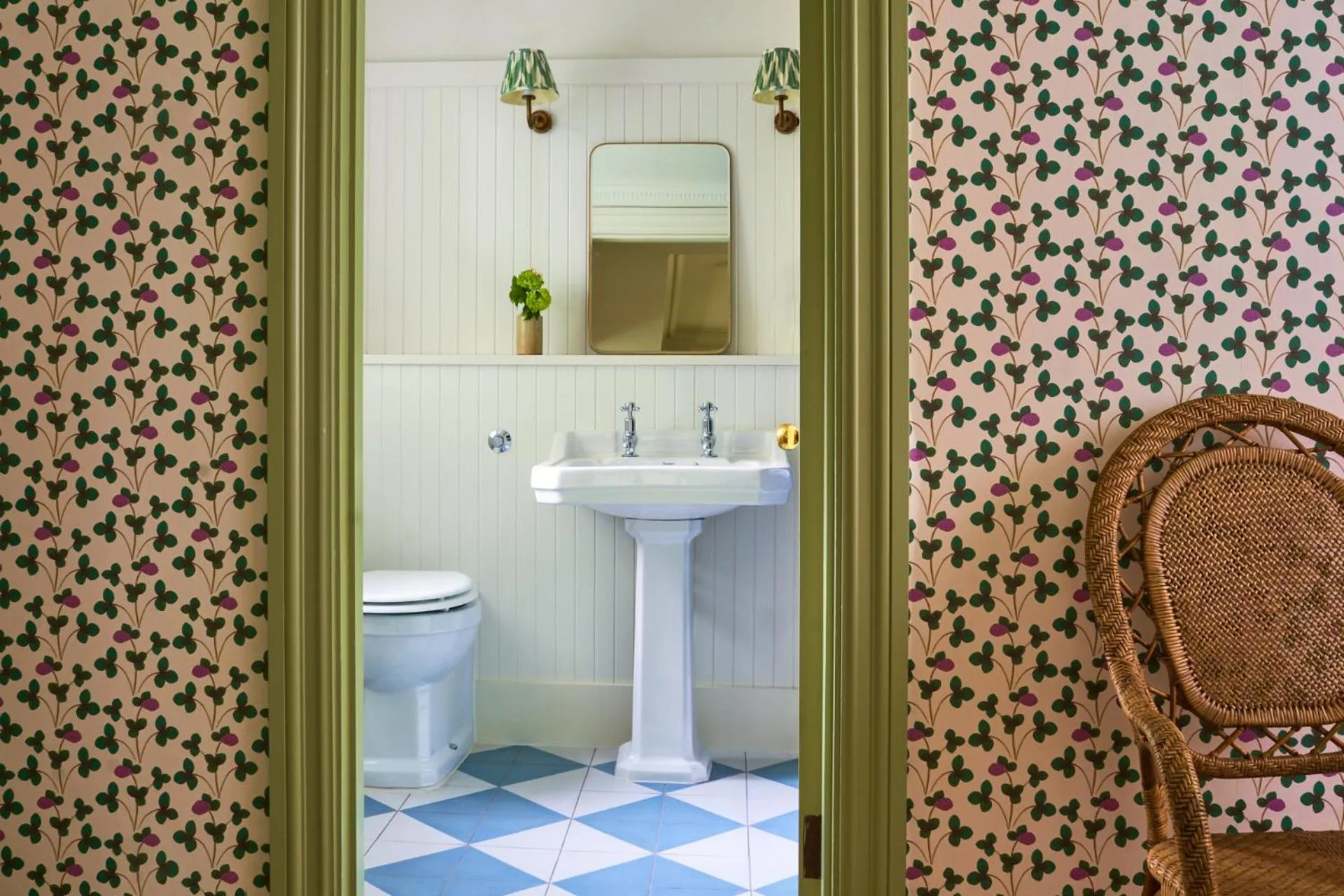 Bathroom in The Mitre, Hampton Court