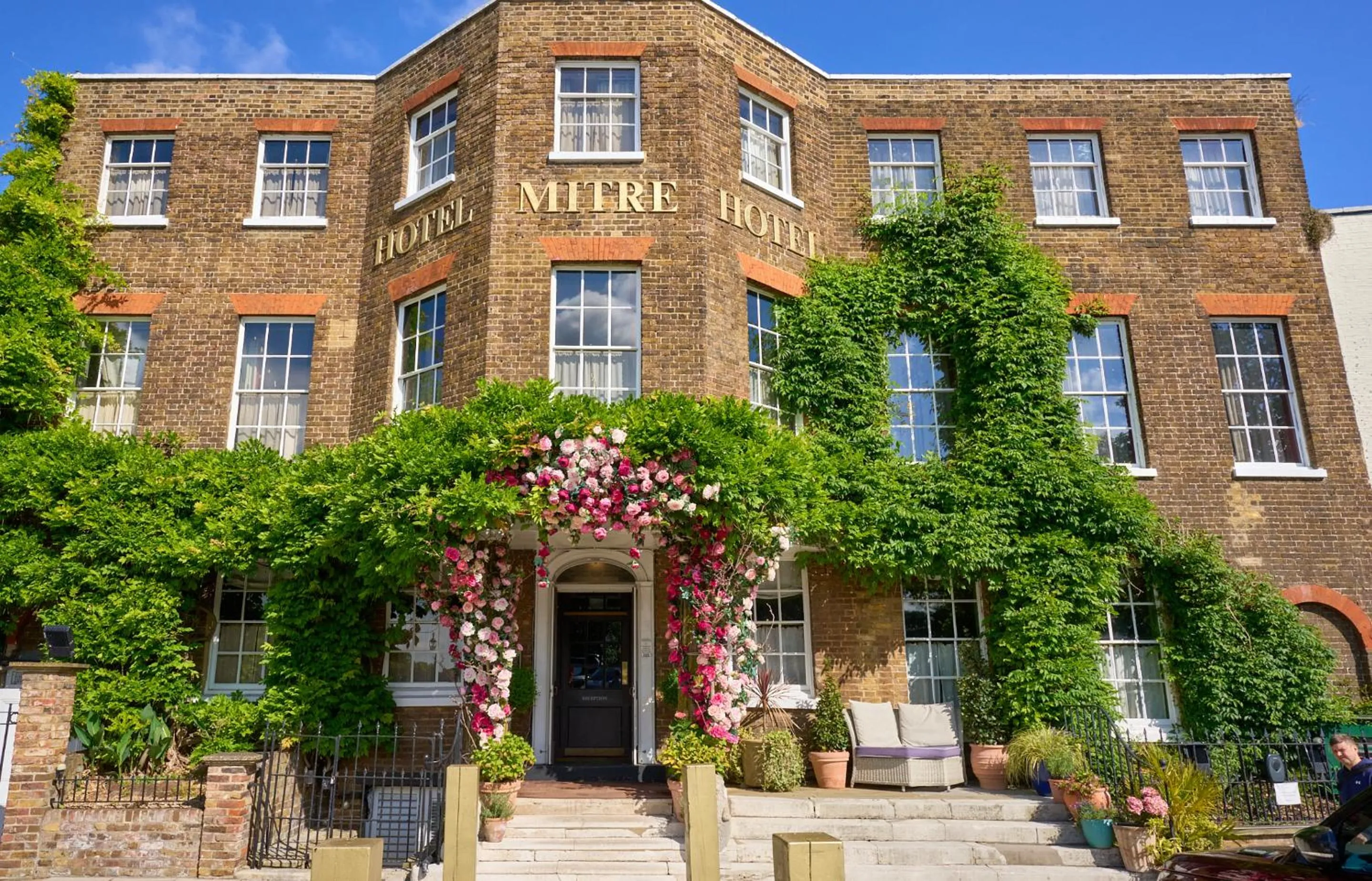 Facade/entrance in The Mitre, Hampton Court