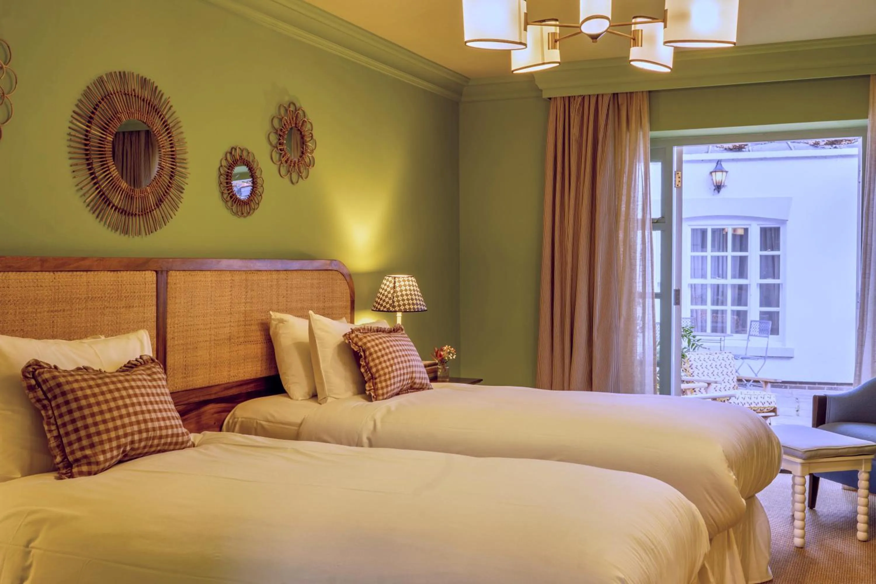 View (from property/room), Bed in The Mitre, Hampton Court