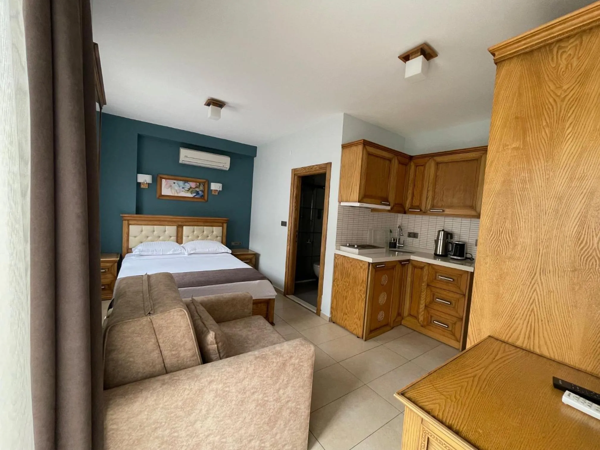 Photo of the whole room, Bed in Veziroğlu Apart