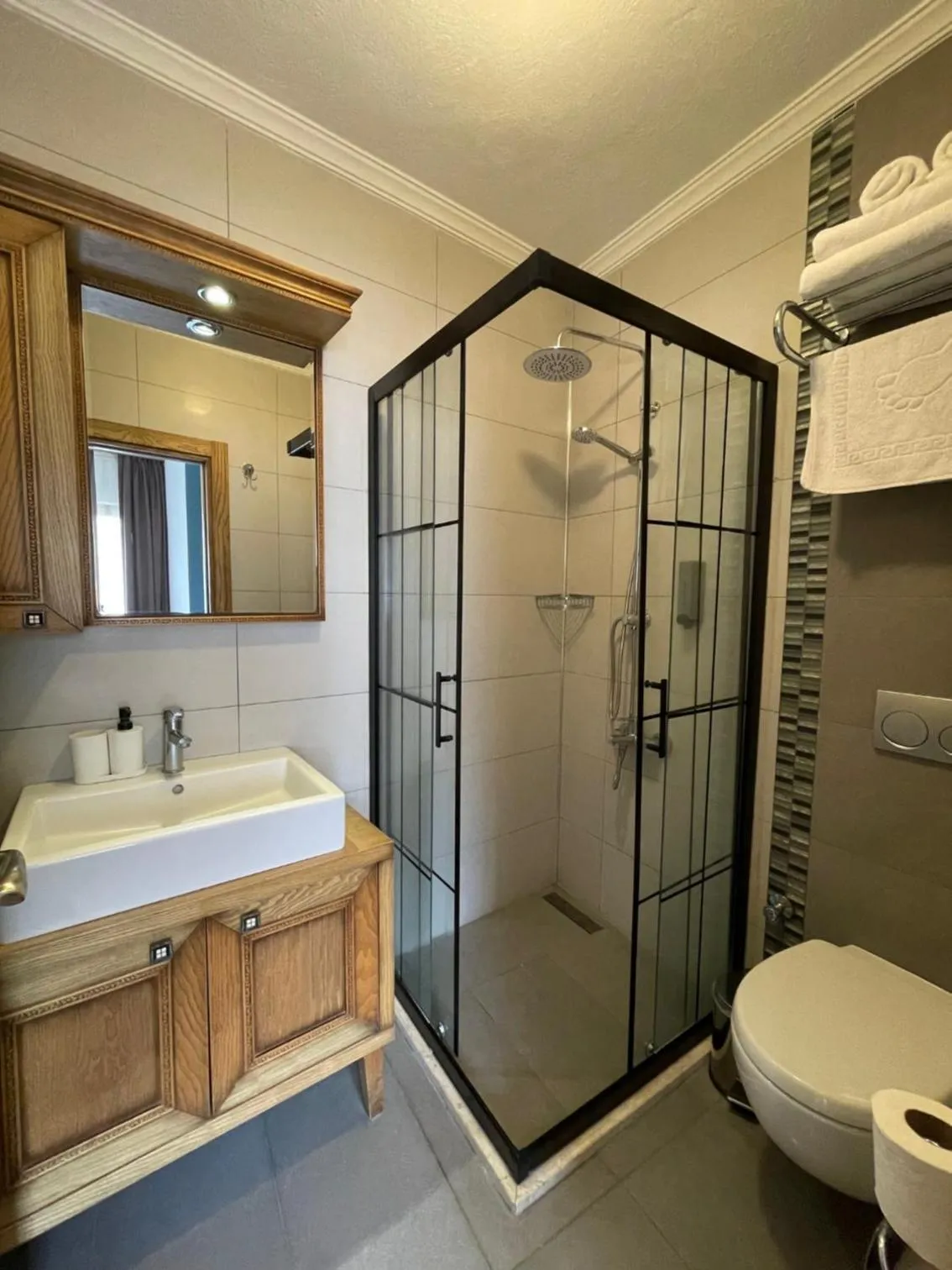 Shower in Veziroğlu Apart