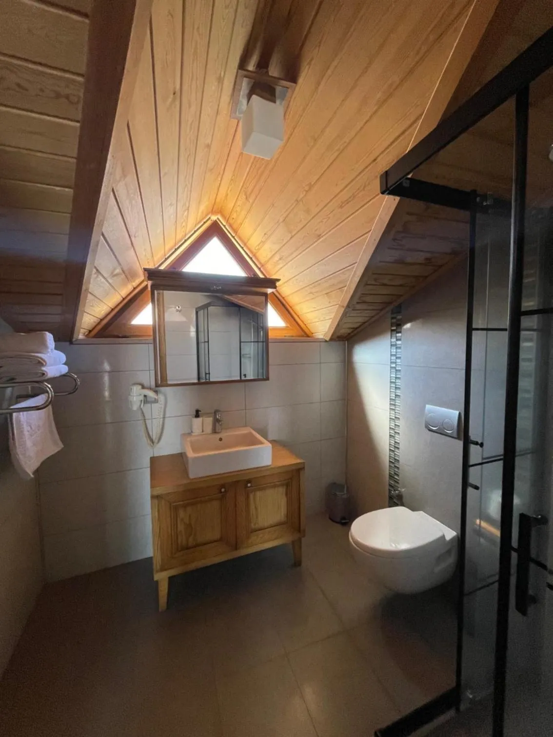 Shower in Veziroğlu Apart