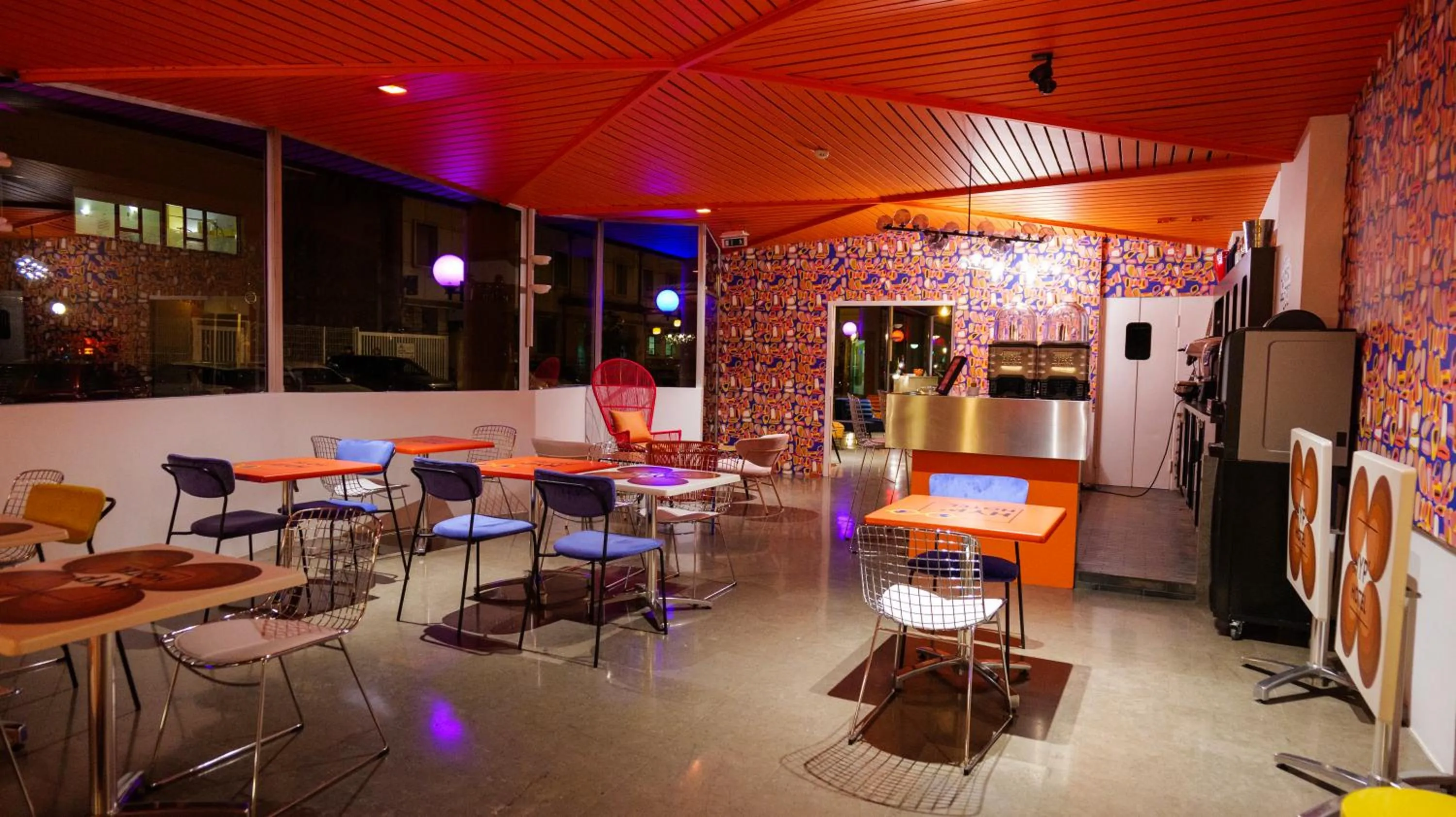 Restaurant/places to eat in HYP'Hotel