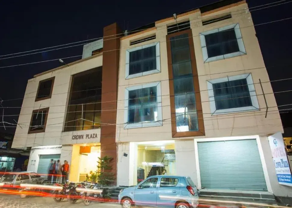 Property building in Hotel Crown Plaza Property building in Hotel Crown Plaza