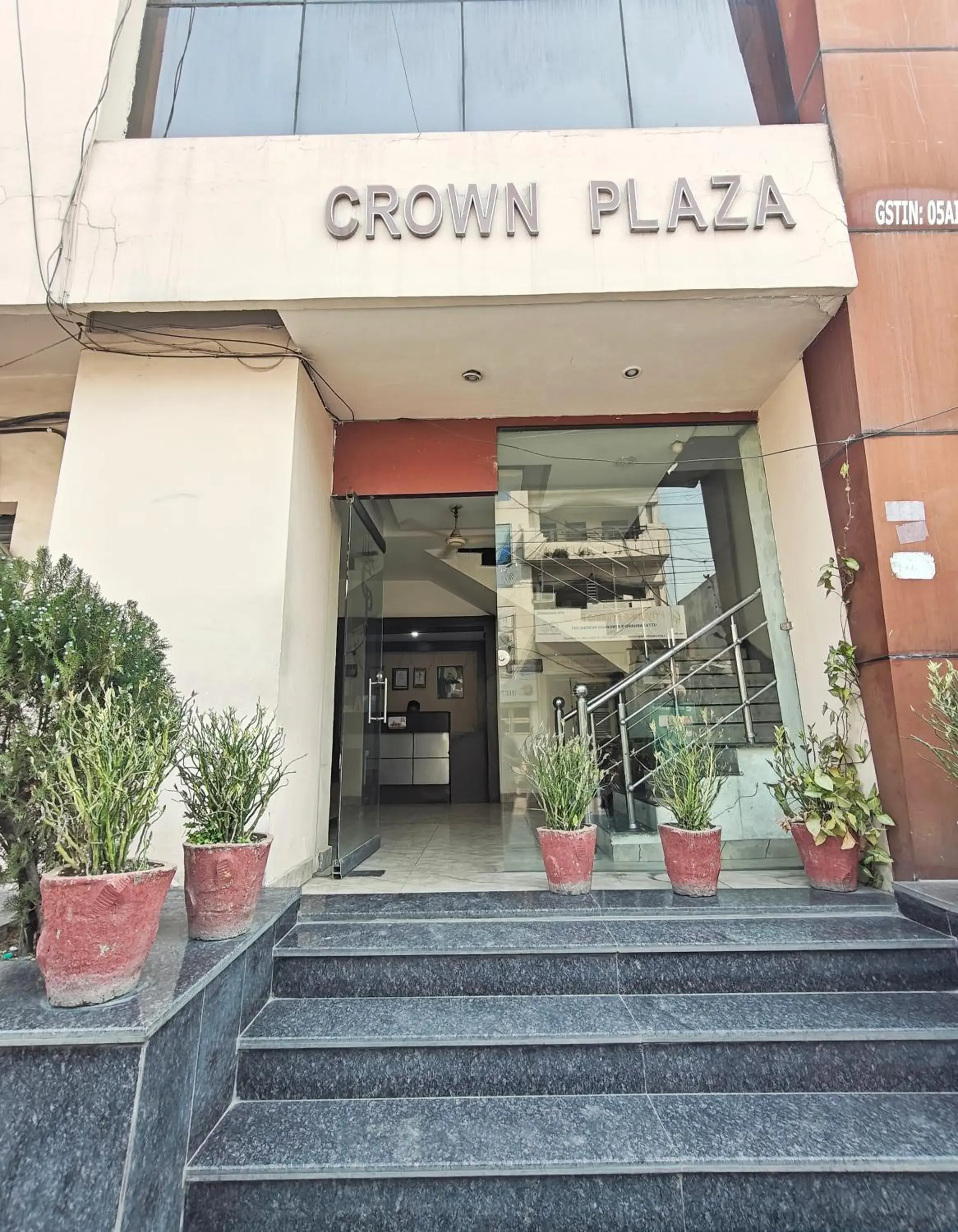 Facade/entrance in Hotel Crown Plaza Facade/entrance in Hotel Crown Plaza