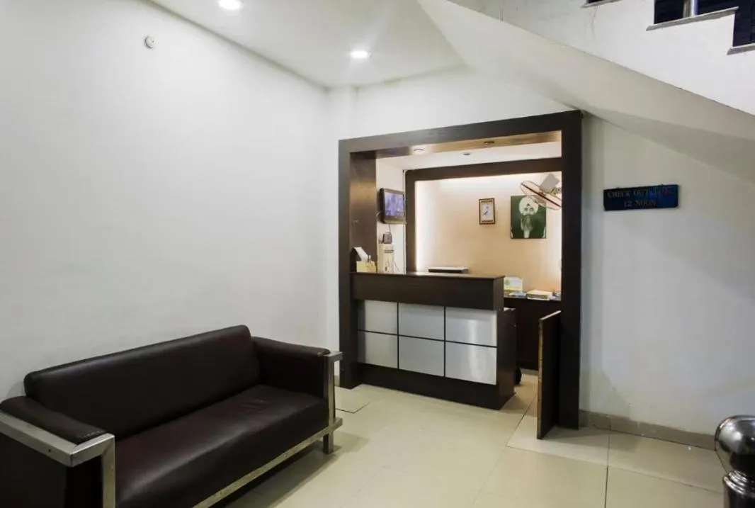 Seating area in Hotel Crown Plaza