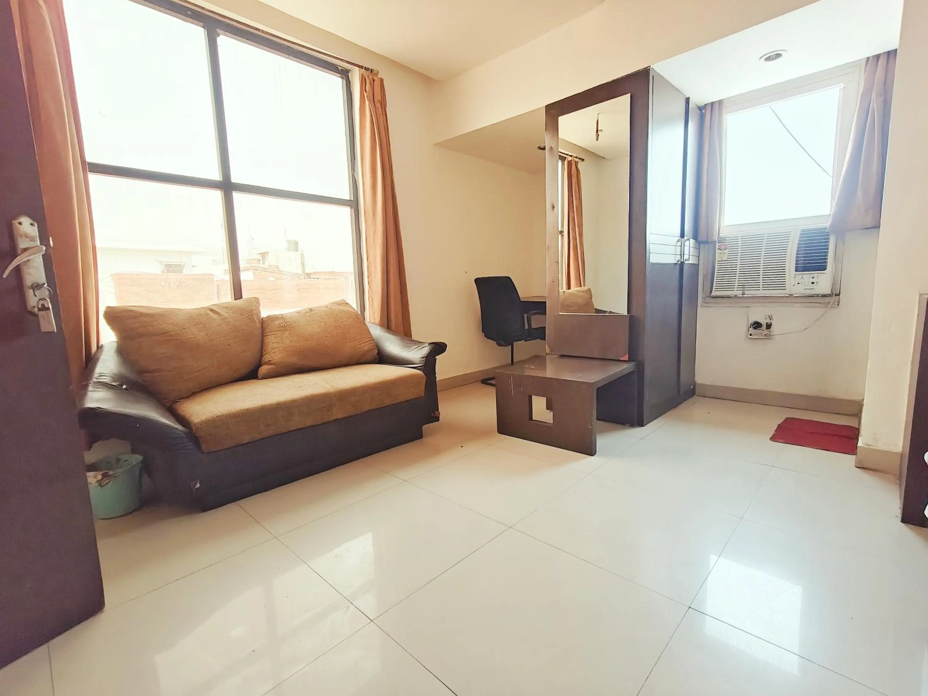 Seating area in Hotel Crown Plaza