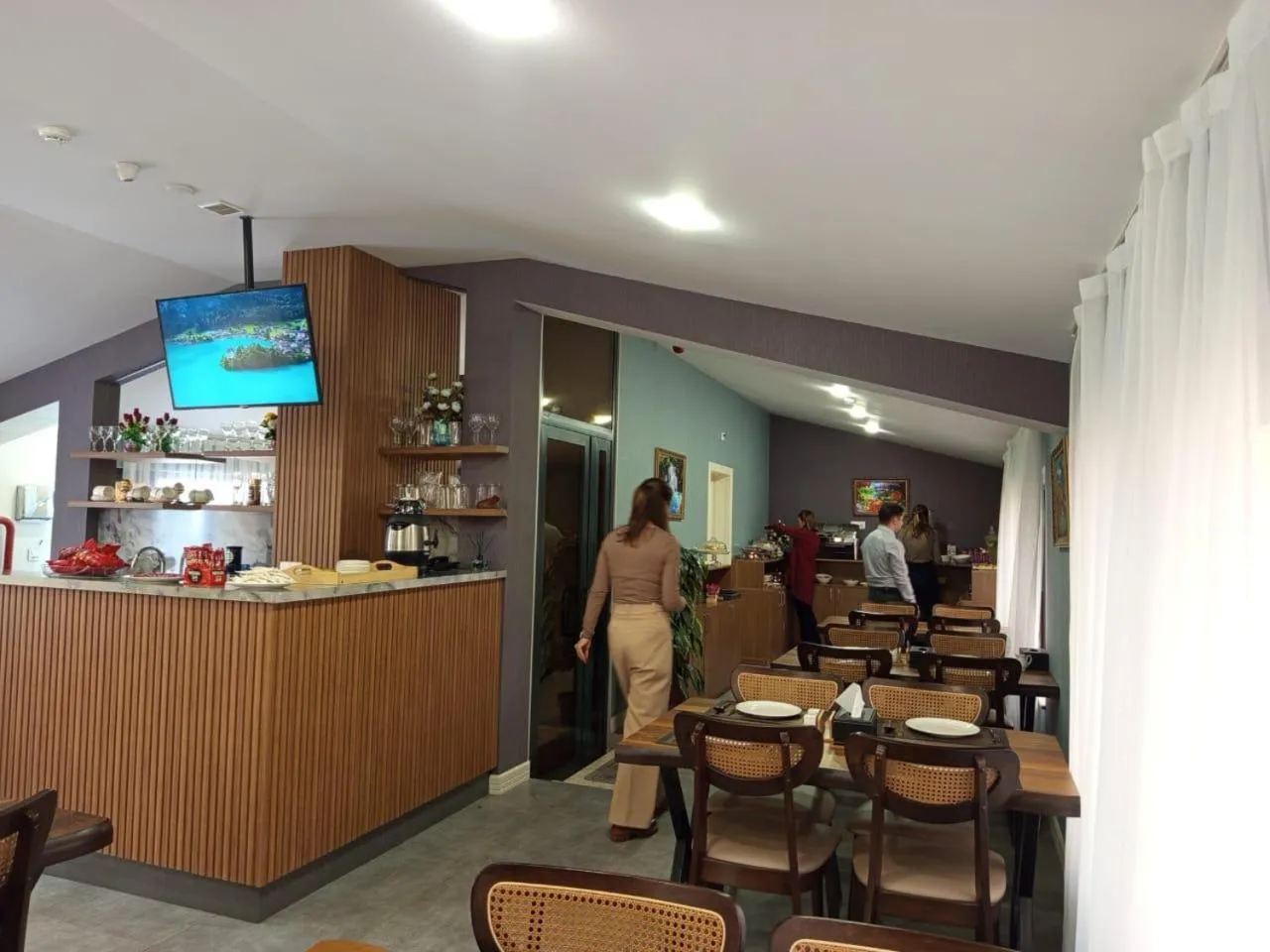 Restaurant/places to eat in Royal Meridien Hotel