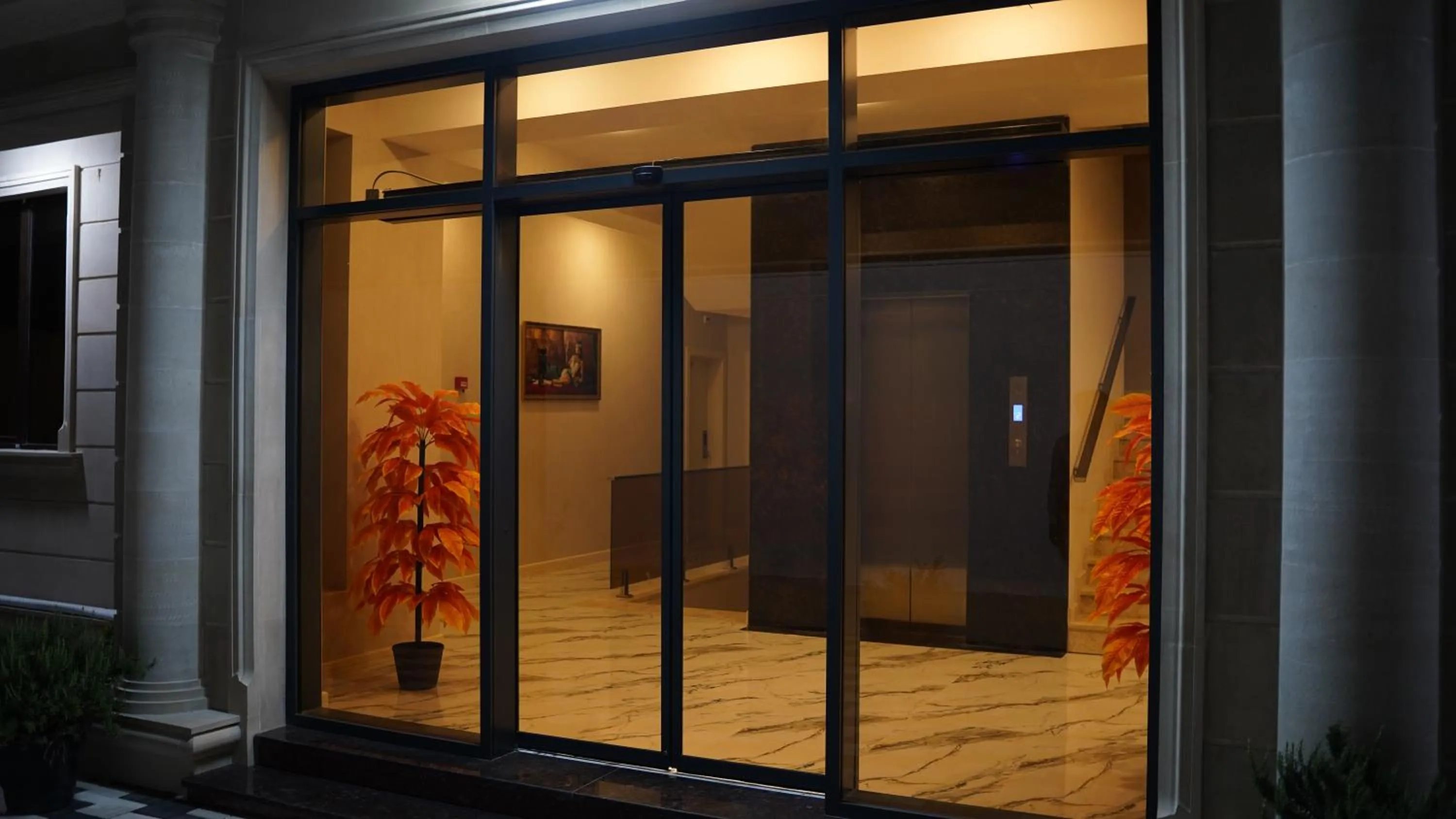 elevator in Royal Meridien Hotel