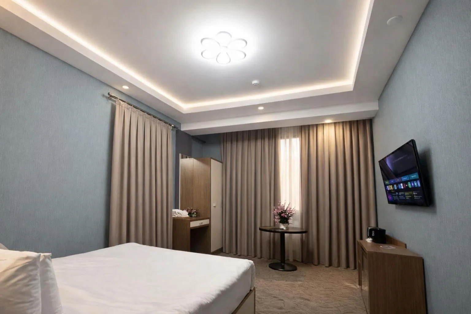 Bedroom, Bed in Royal Meridien Hotel