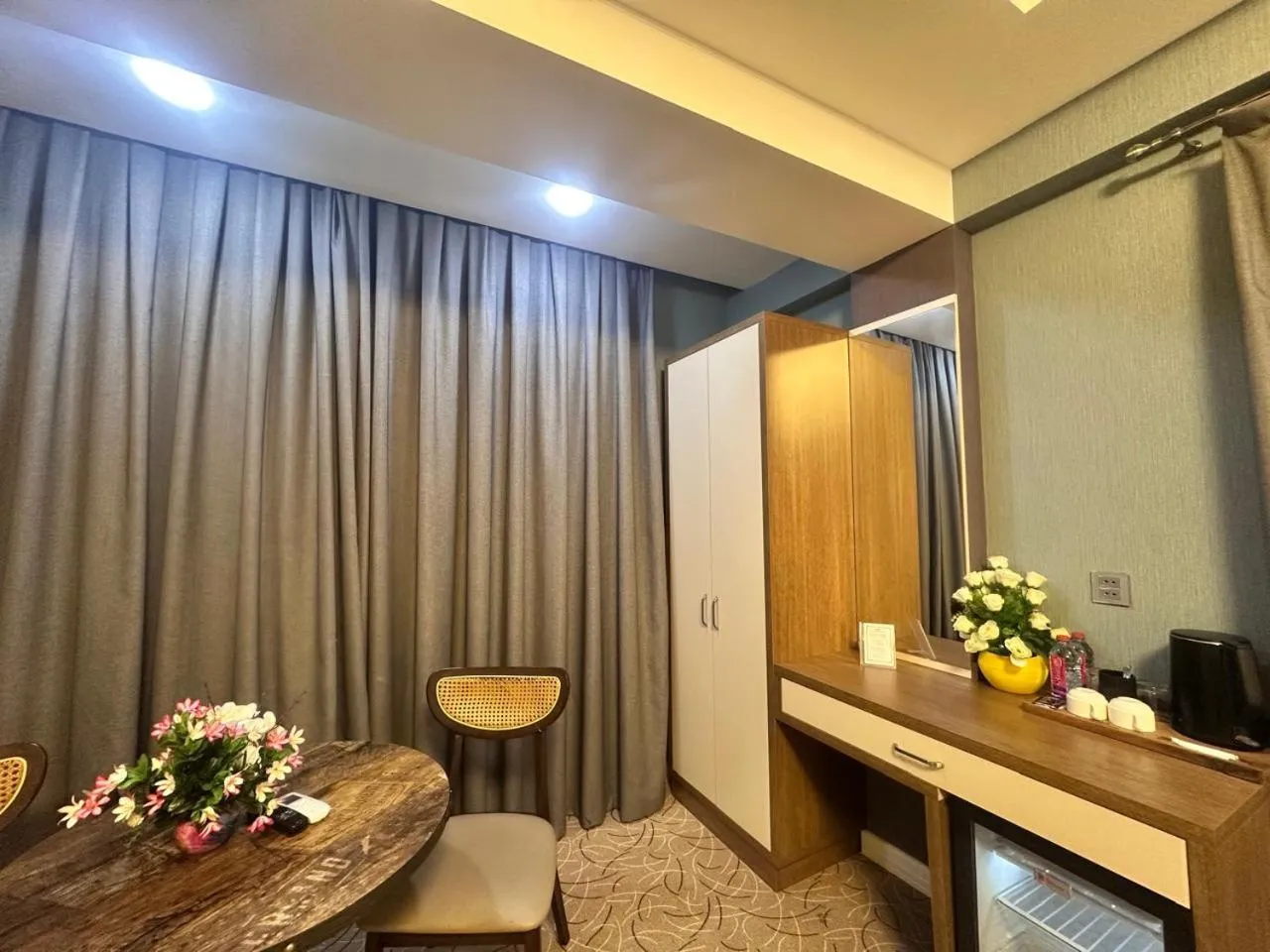 Coffee/tea facilities in Royal Meridien Hotel