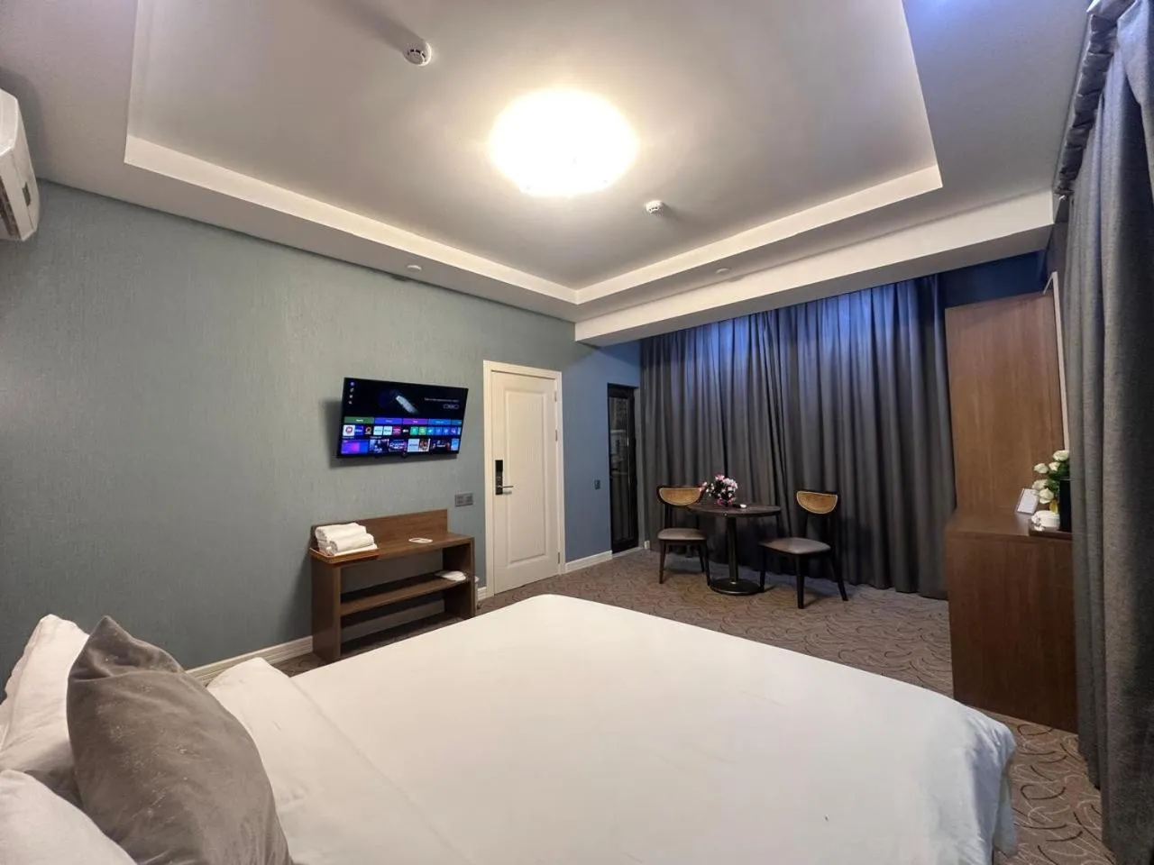 Bed in Royal Meridien Hotel