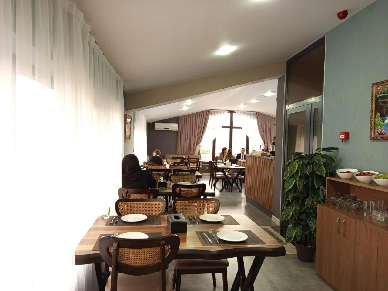 Restaurant/places to eat in Royal Meridien Hotel