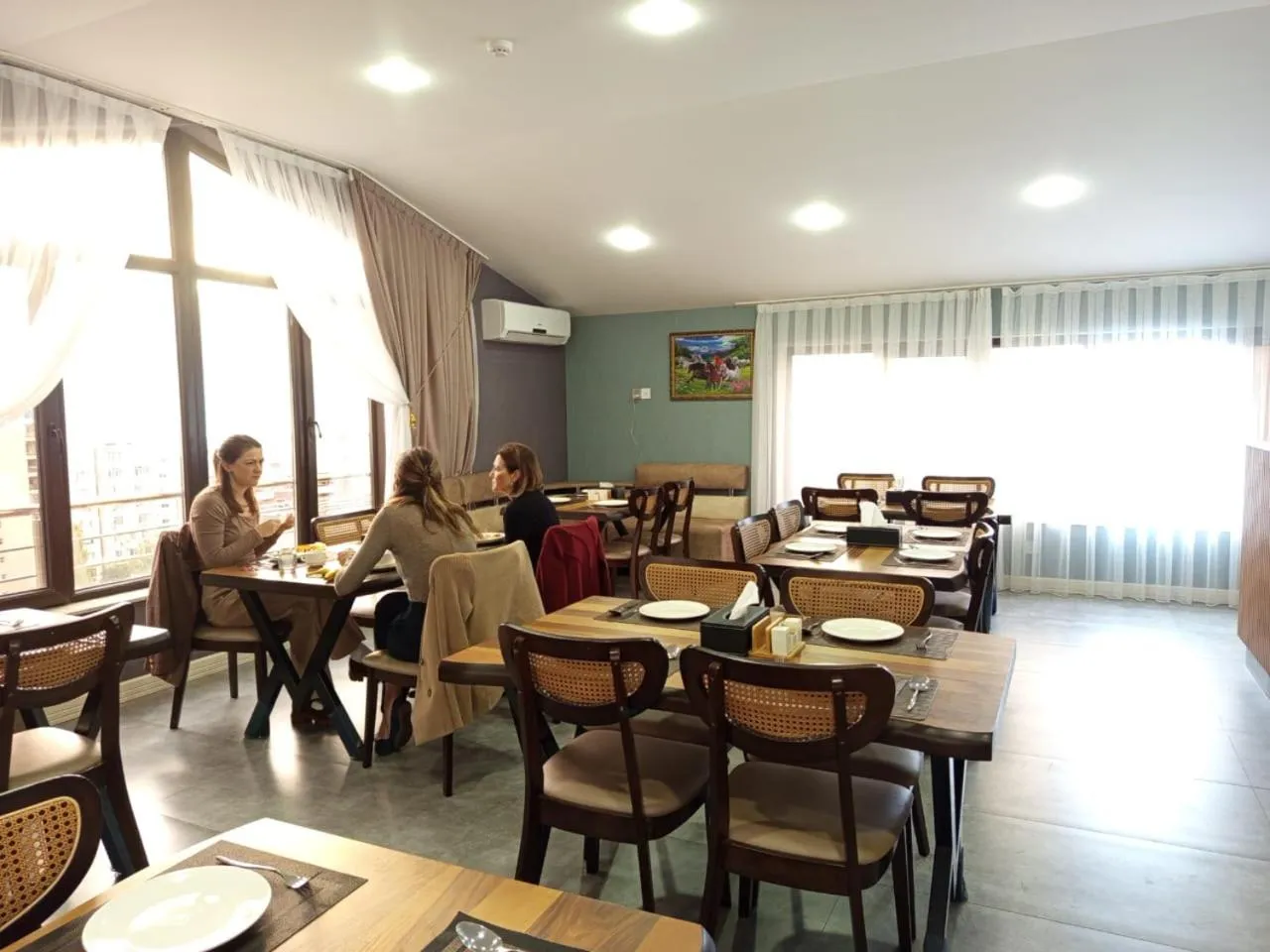 Restaurant/places to eat in Royal Meridien Hotel