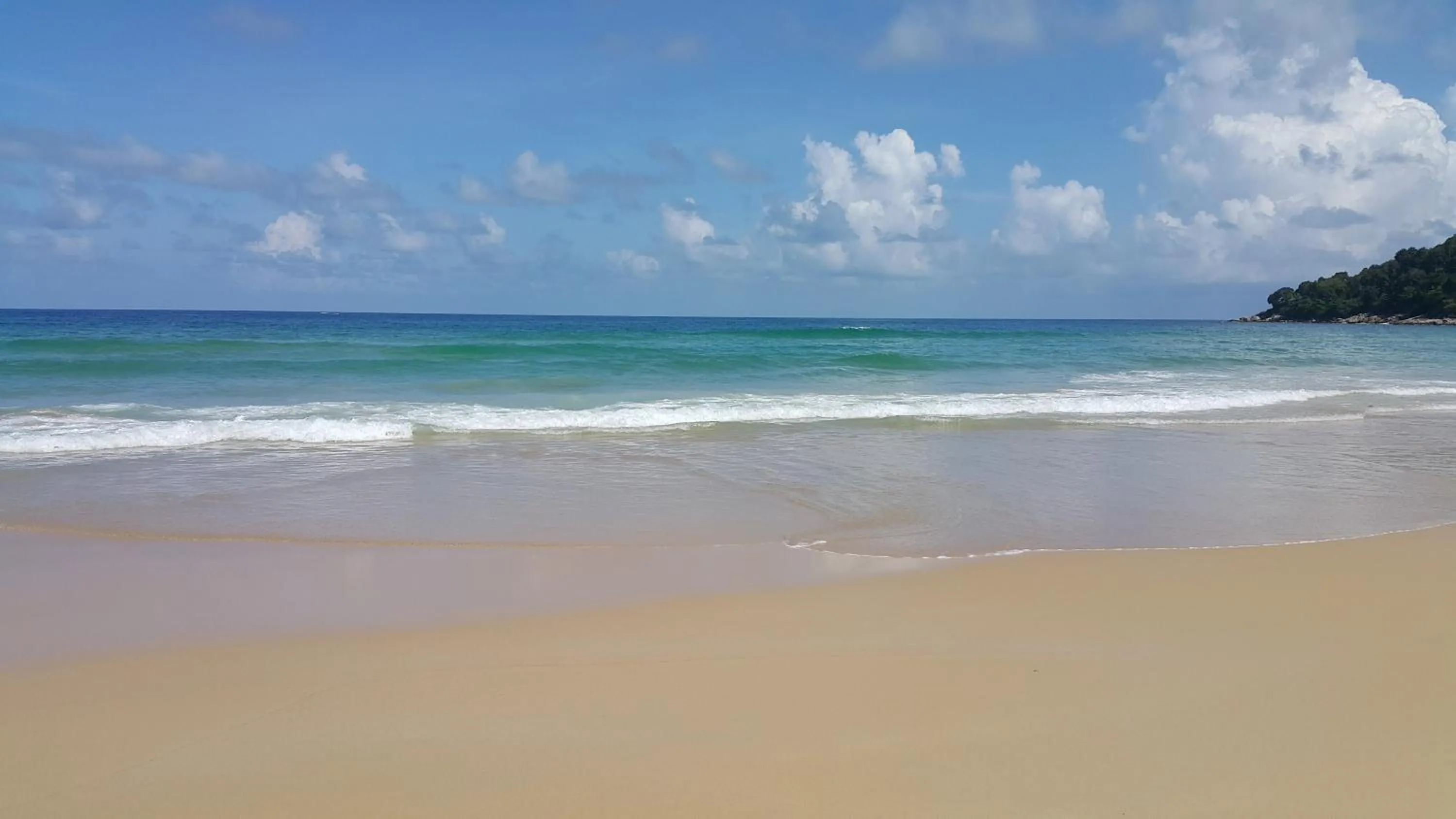 Beach in Karon Suite Apartment