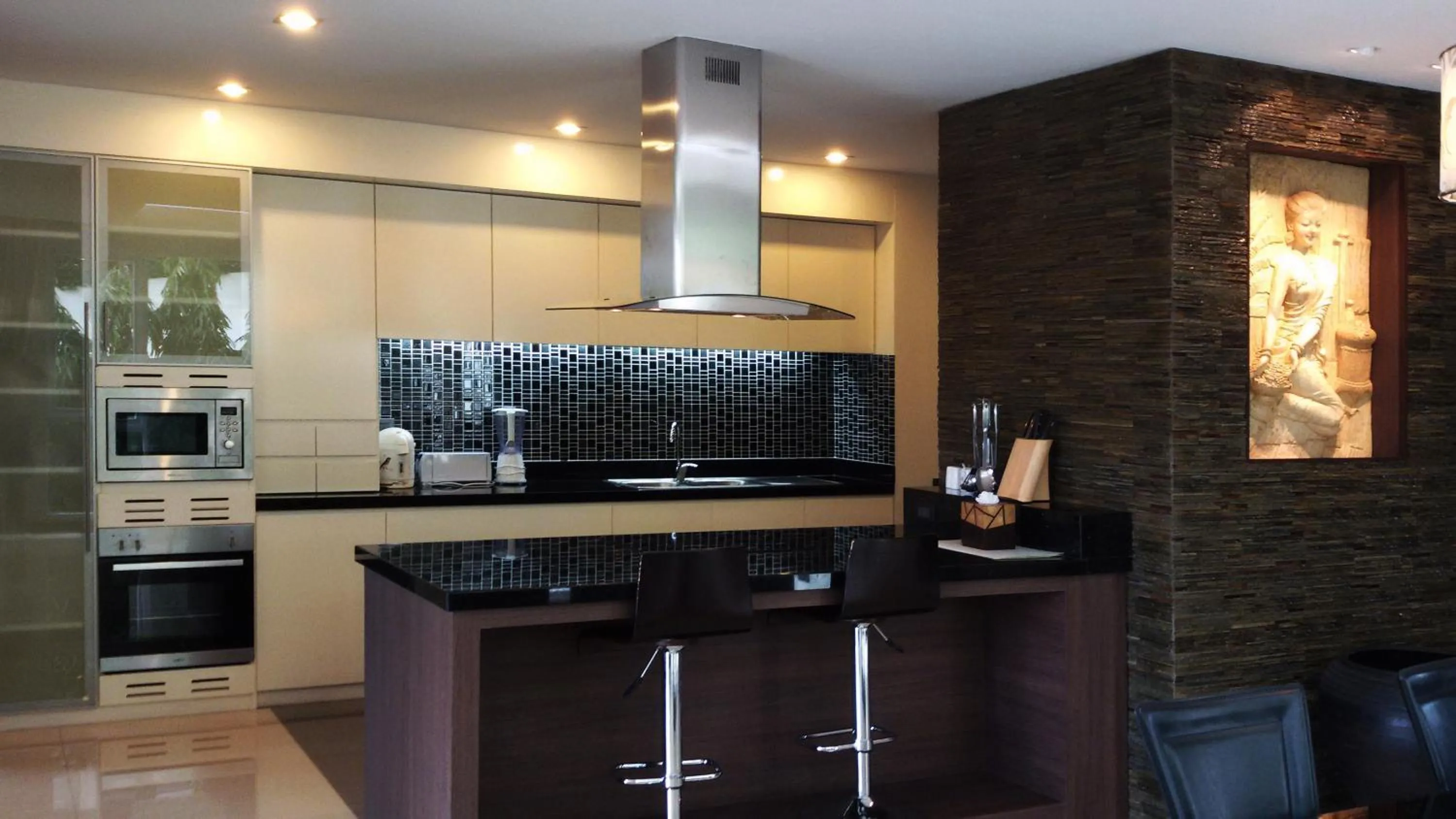 Kitchen or kitchenette in Karon Suite Apartment