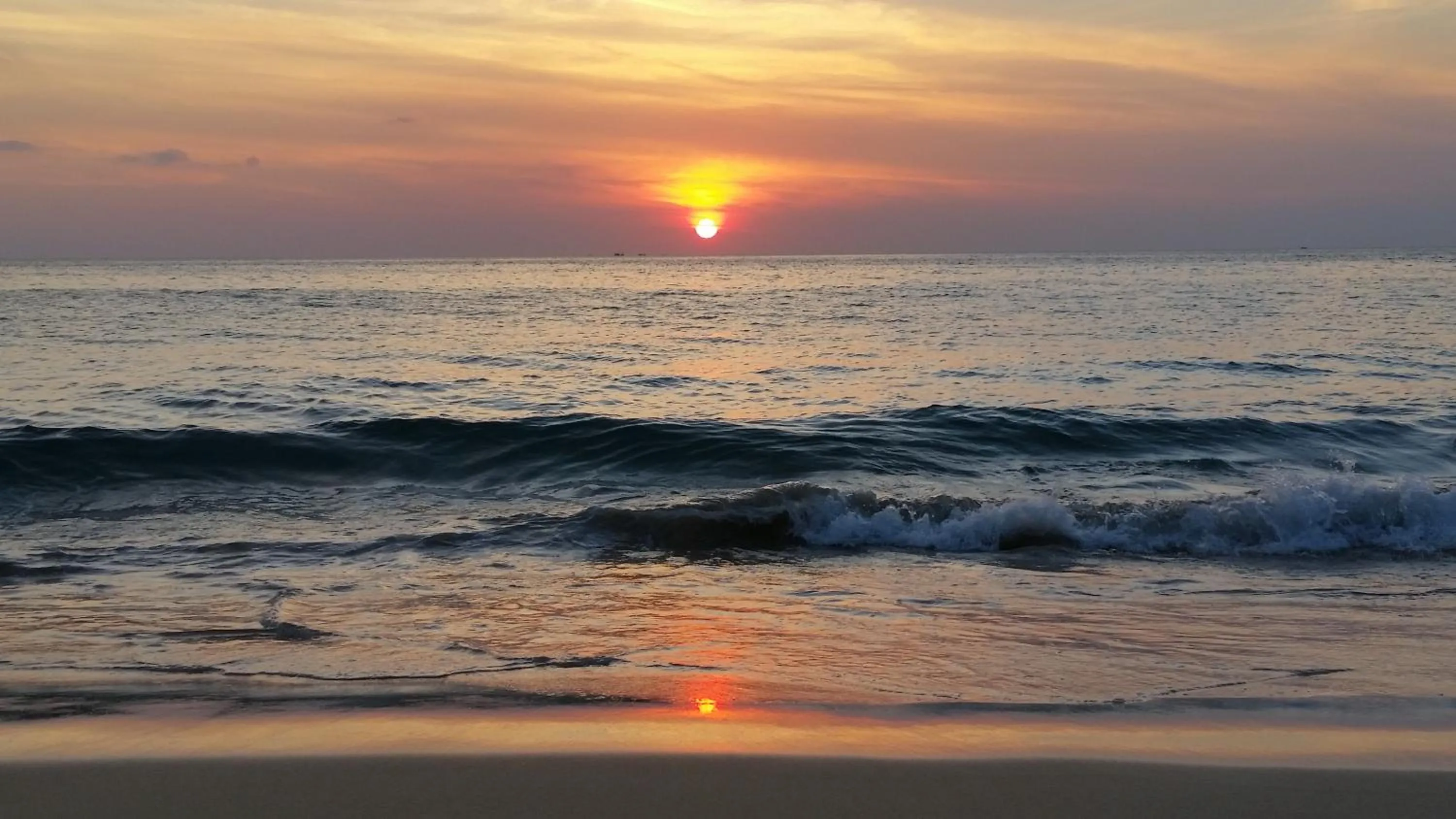 Sunset in Karon Suite Apartment