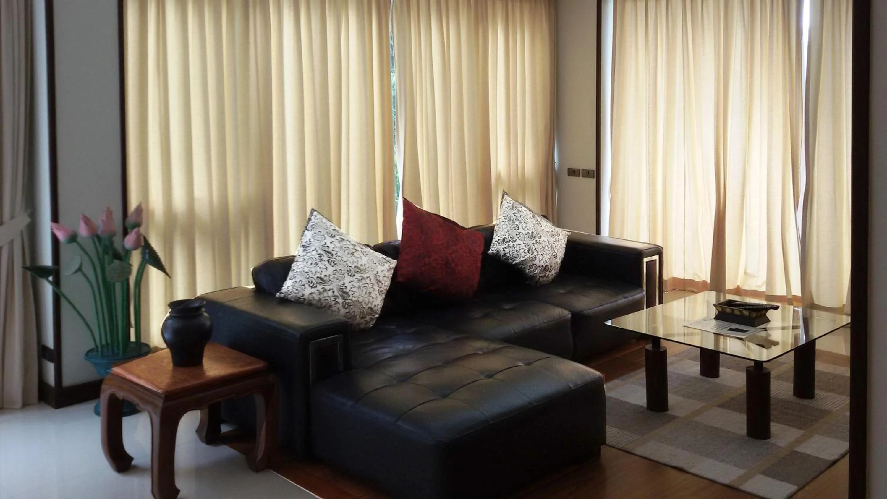 Living room in Karon Suite Apartment