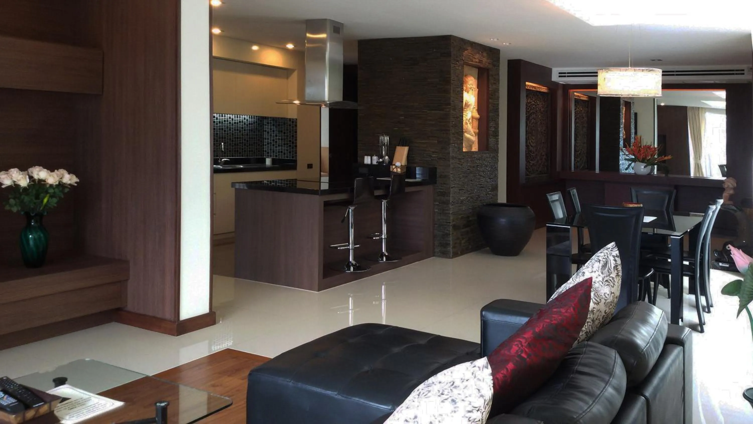 Living room in Karon Suite Apartment