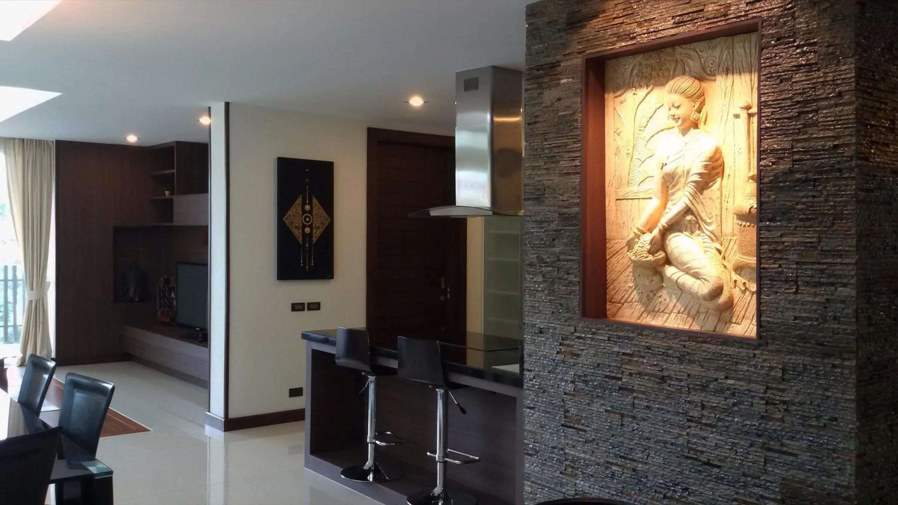 Decorative detail in Karon Suite Apartment