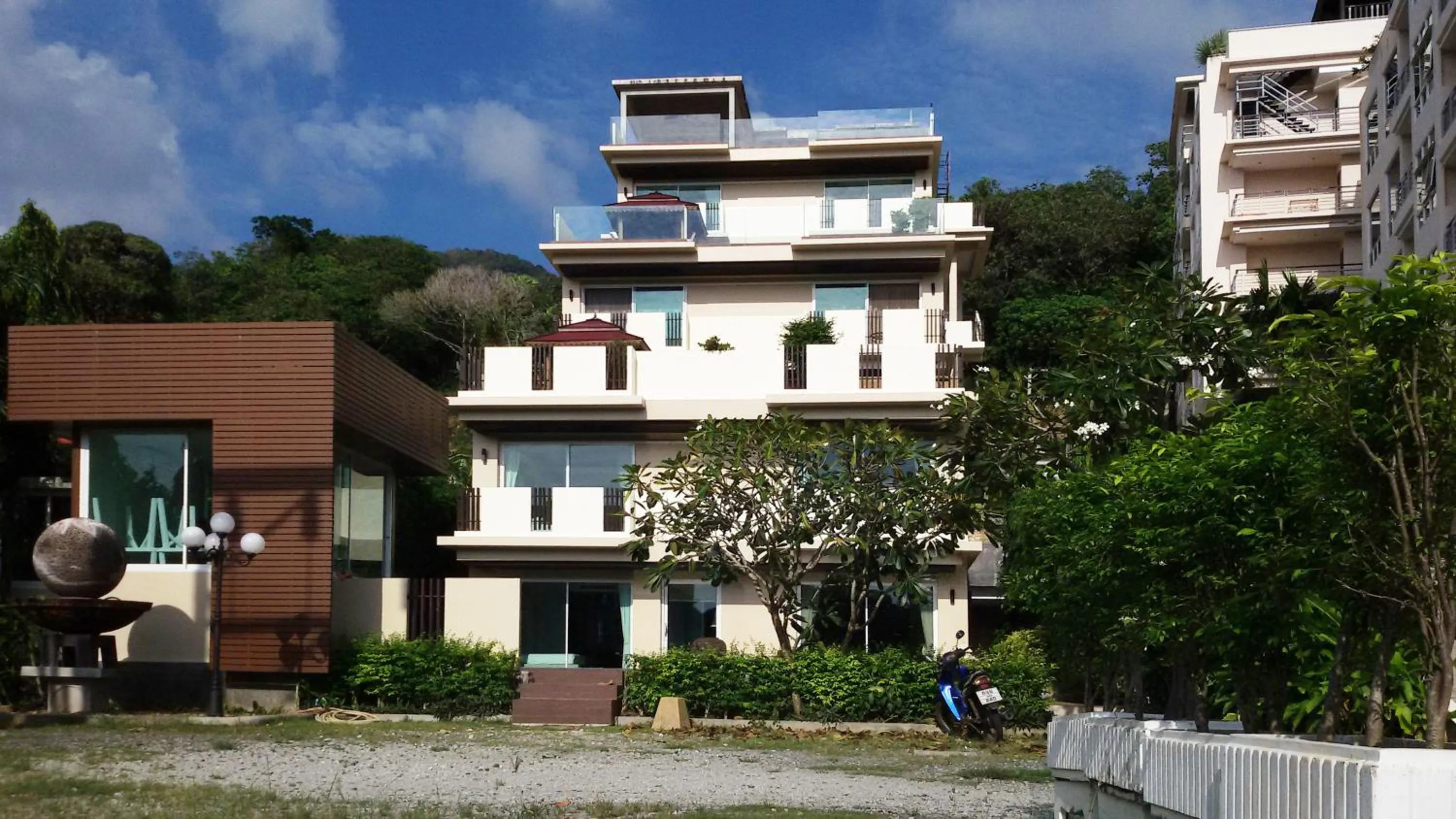 Property building in Karon Suite Apartment