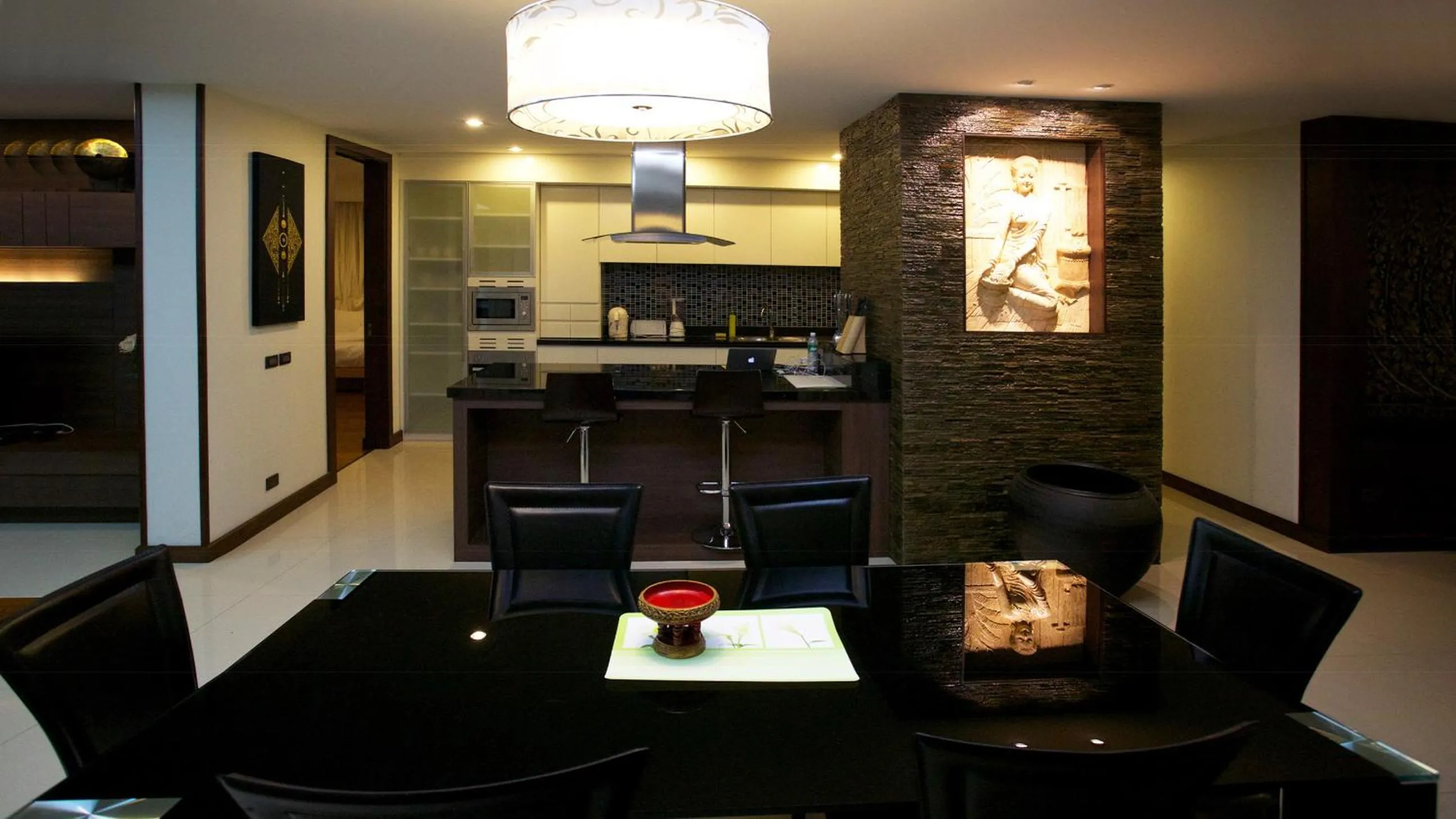 Dining area in Karon Suite Apartment