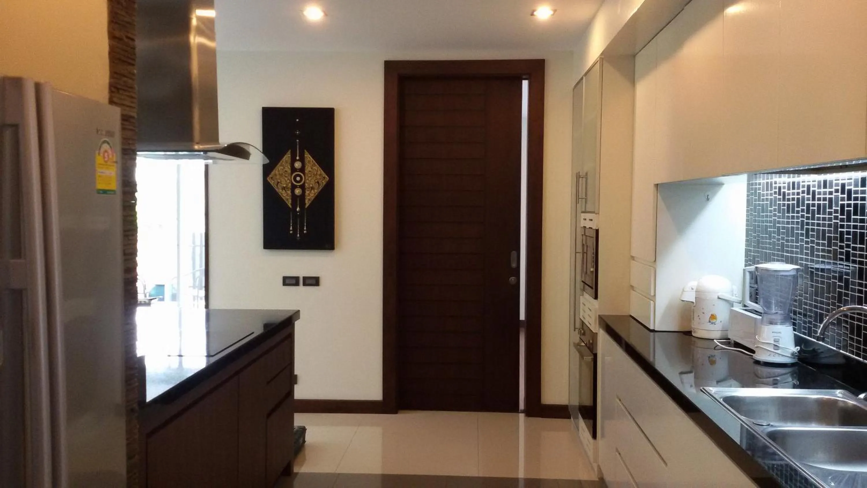 Kitchen or kitchenette in Karon Suite Apartment