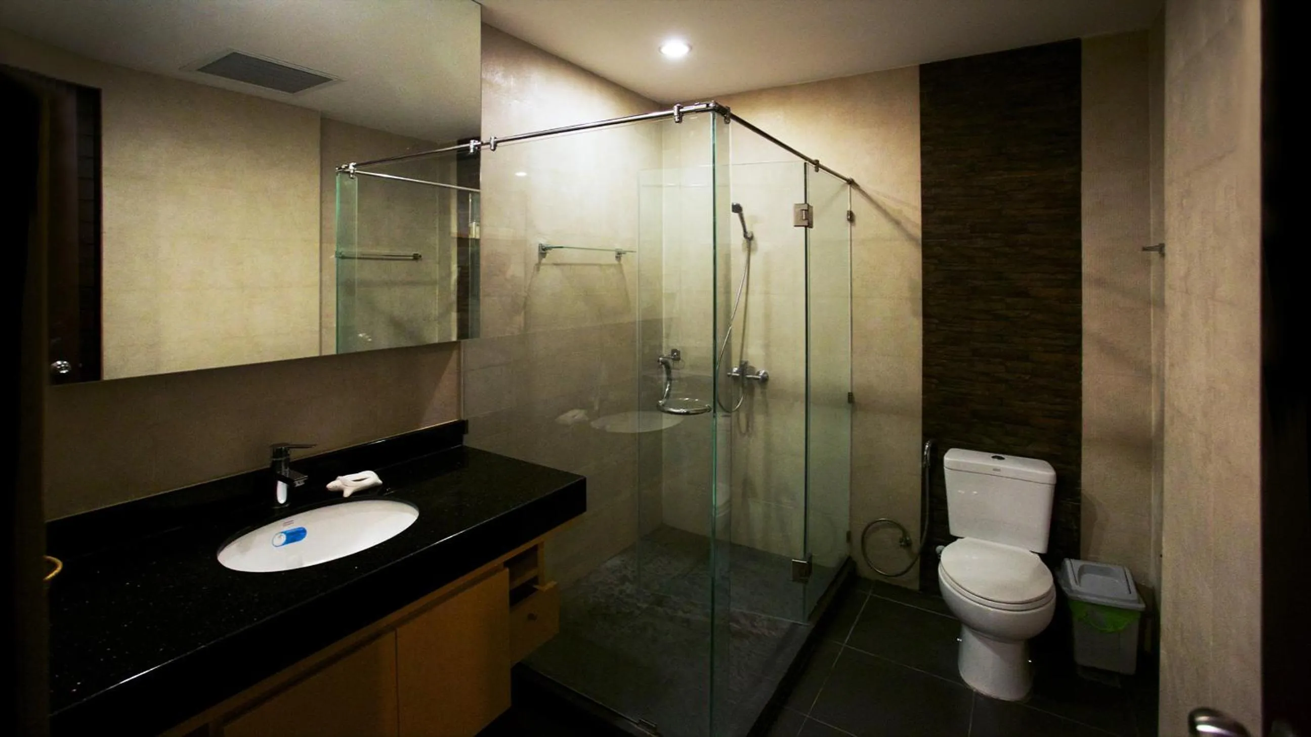 Bathroom in Karon Suite Apartment