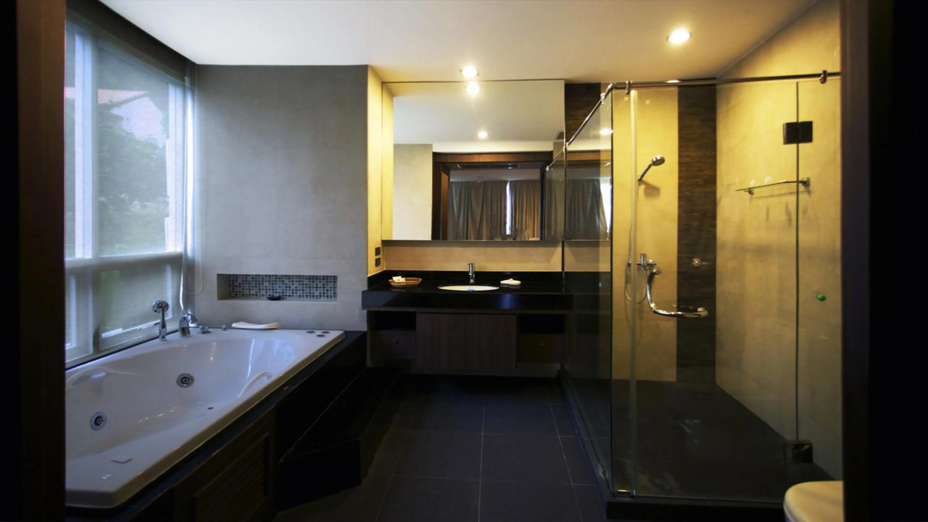 Bathroom in Karon Suite Apartment
