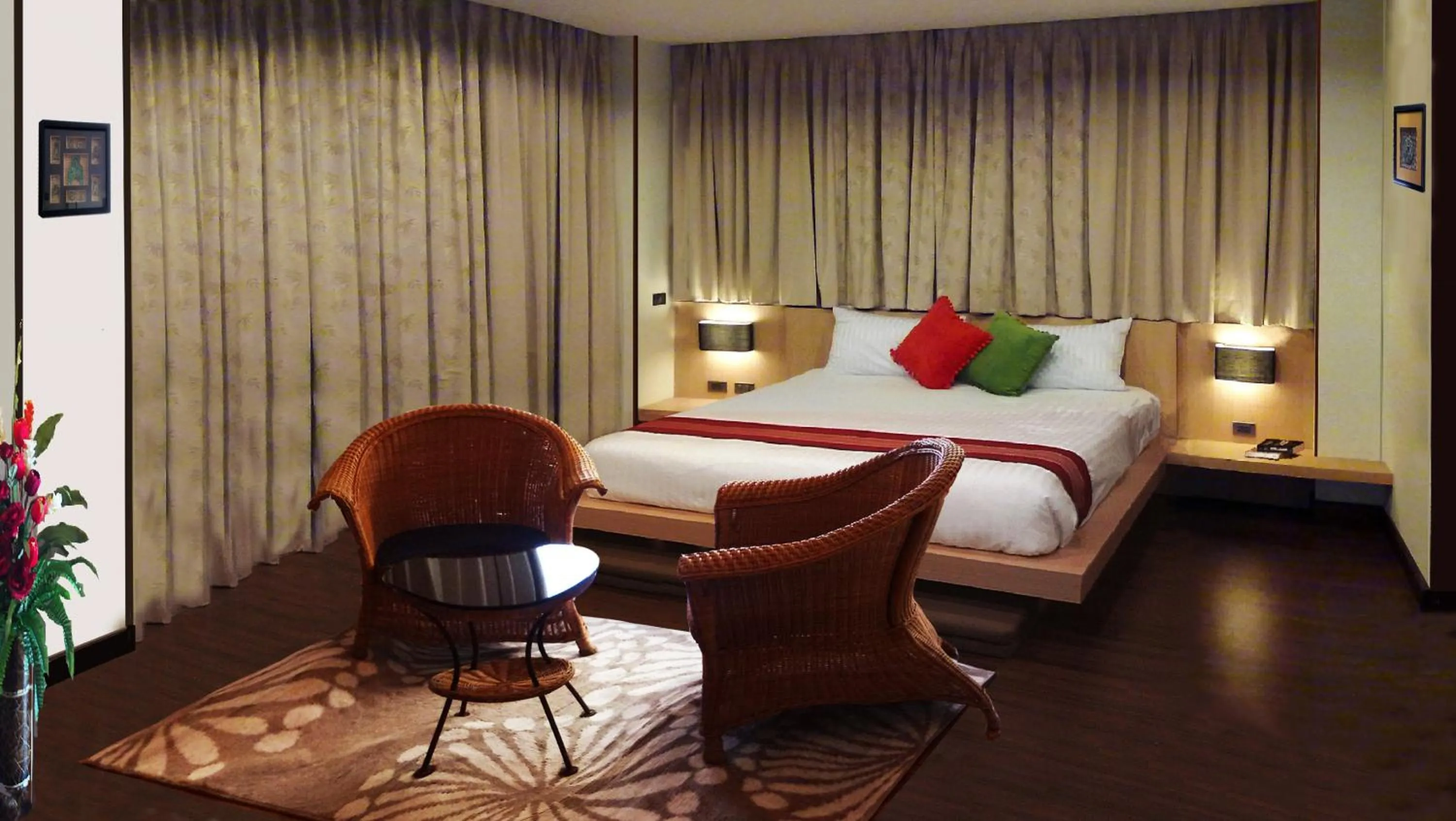 Bedroom, Bed in Karon Suite Apartment
