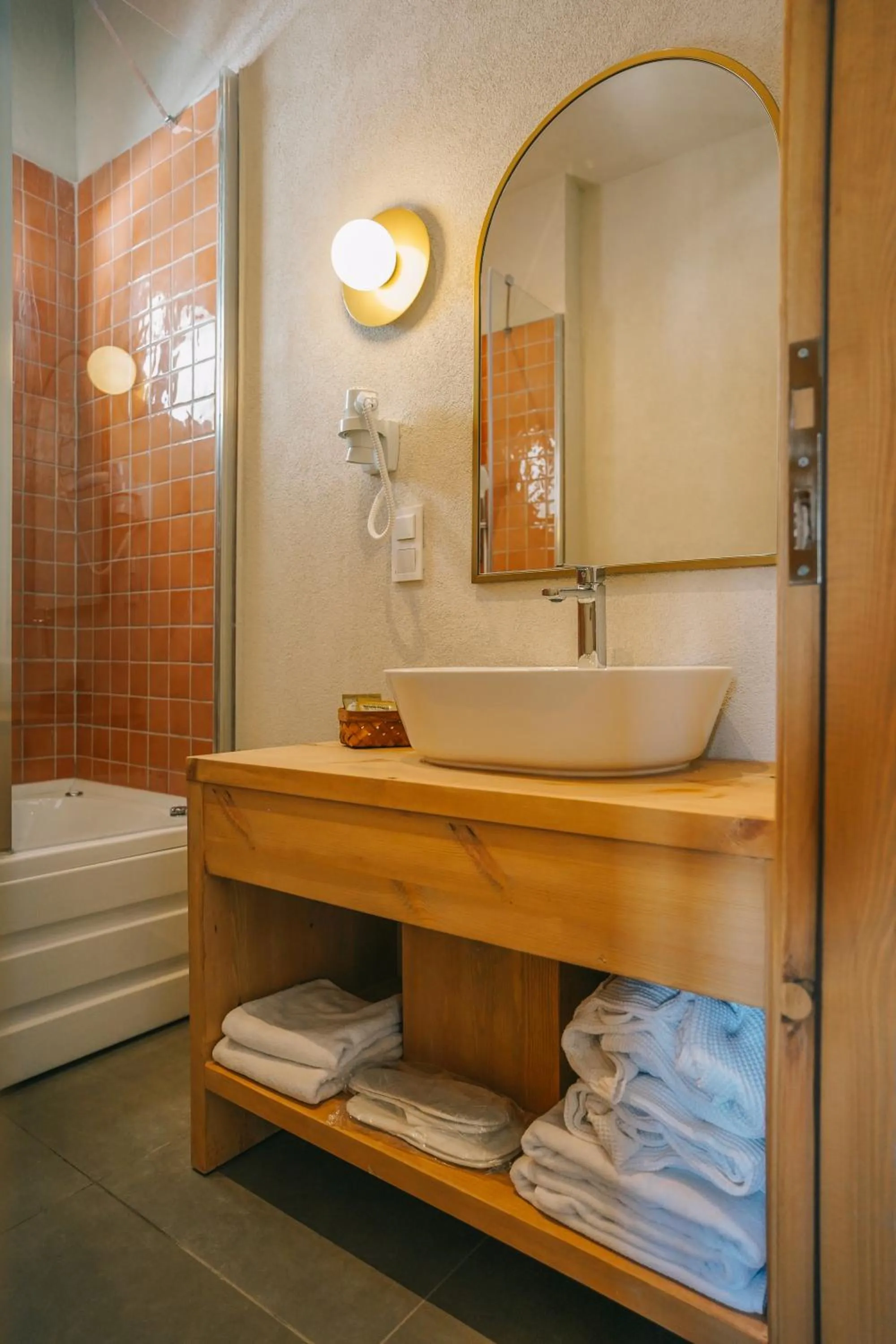 Shower in Nephos Beach Hotel