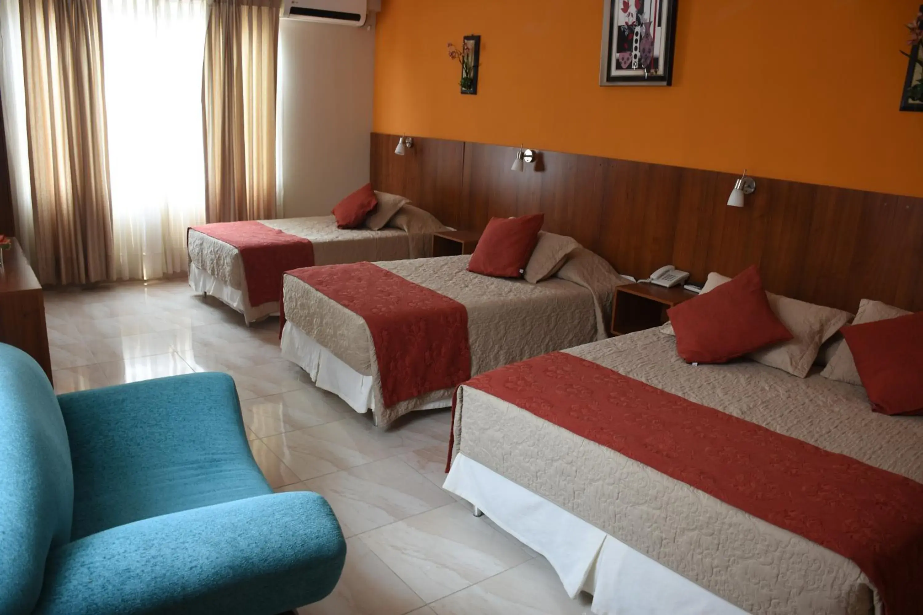 Family Room with Private Bathroom in Hotel Mitru - Tarija Family Room with Private Bathroom in Hotel Mitru - Tarija