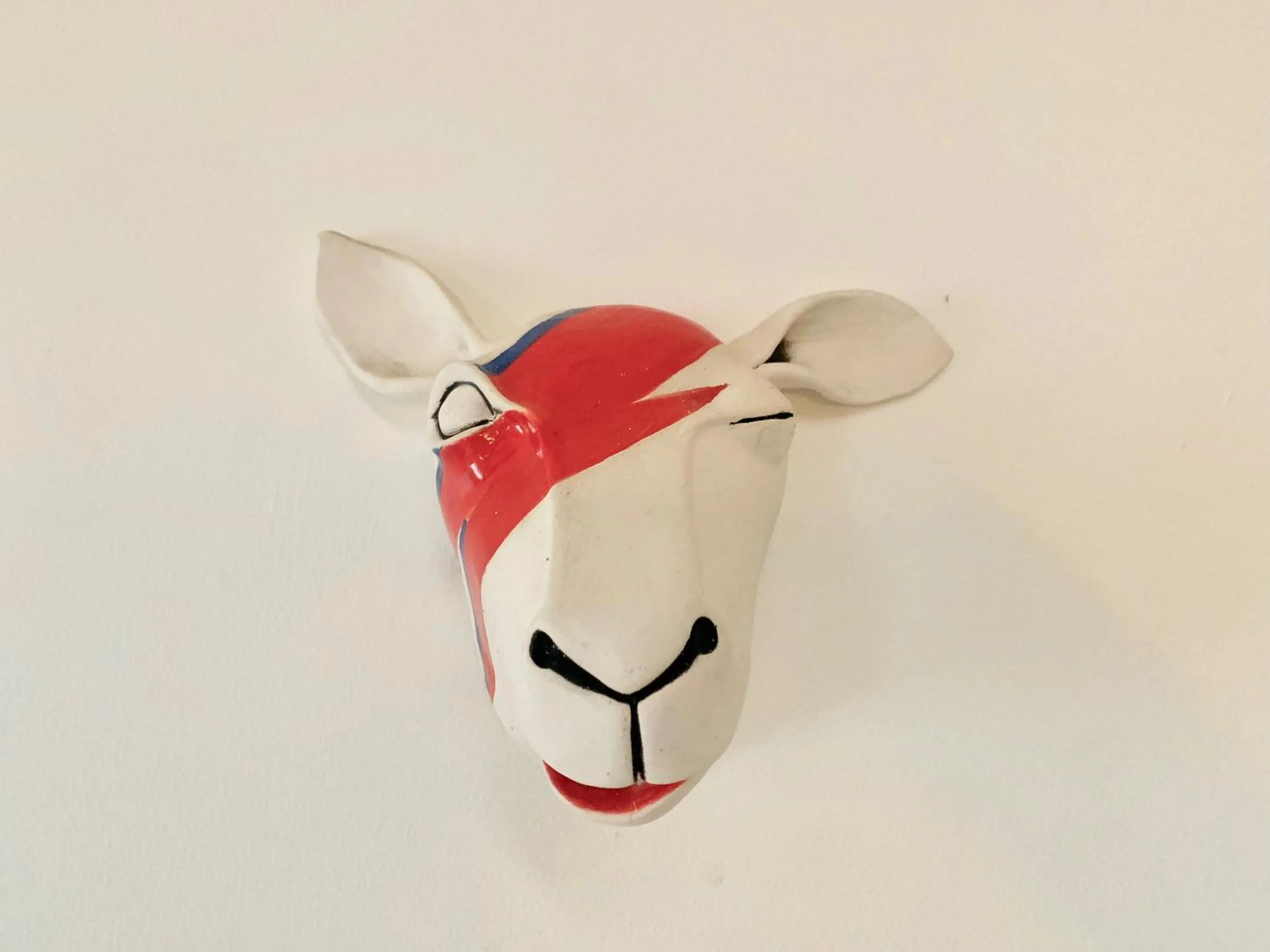 Dining area in Wester Auchraw Longhouse Artful highland stay