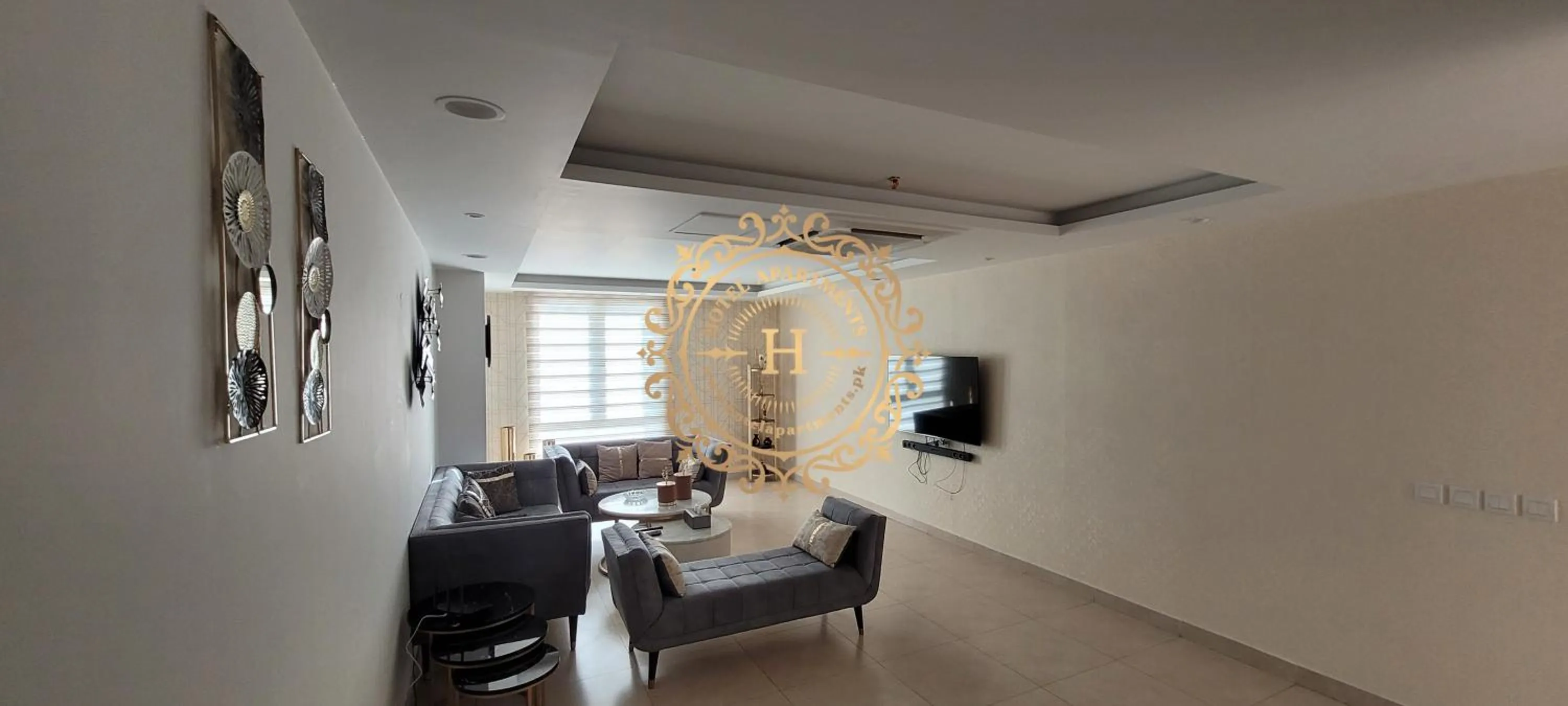 TV and multimedia in Goldcrest Apartments