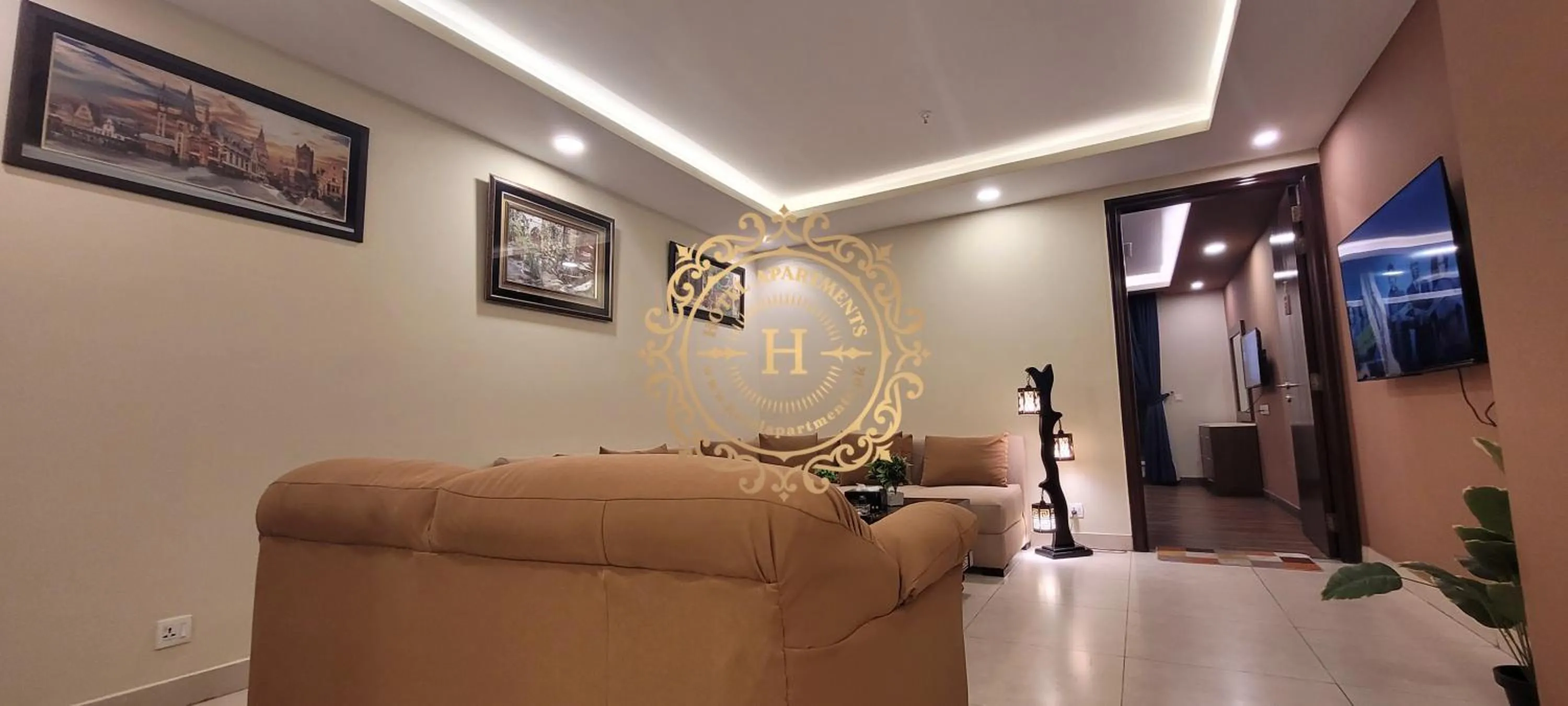 TV and multimedia in Goldcrest Apartments