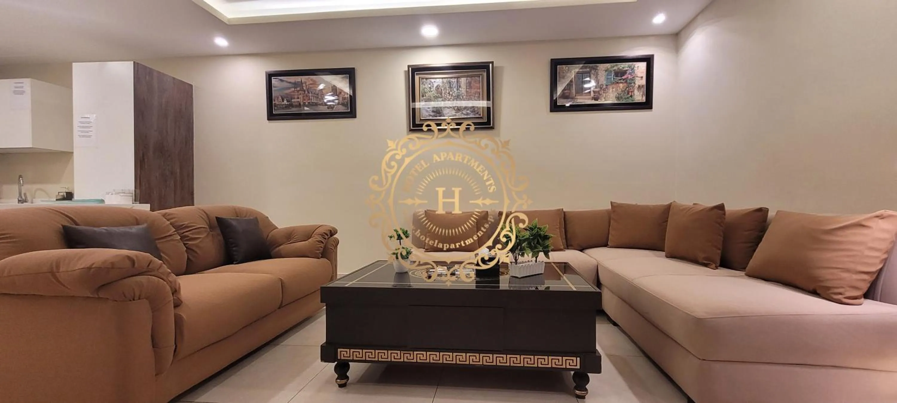 TV and multimedia in Goldcrest Apartments