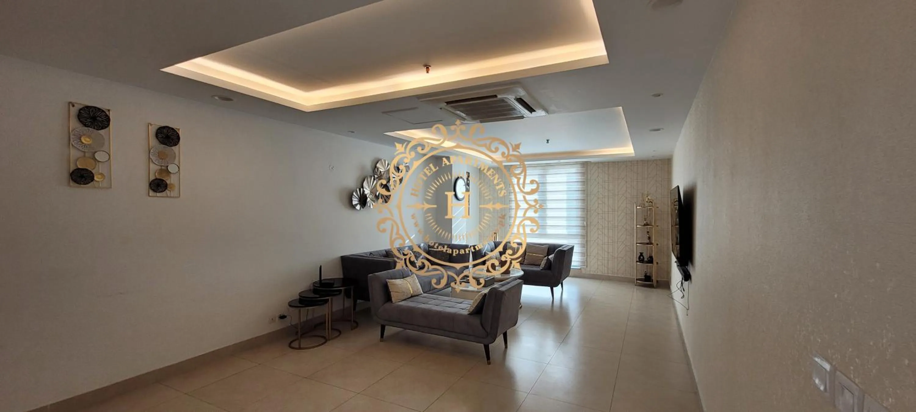 TV and multimedia in Goldcrest Apartments